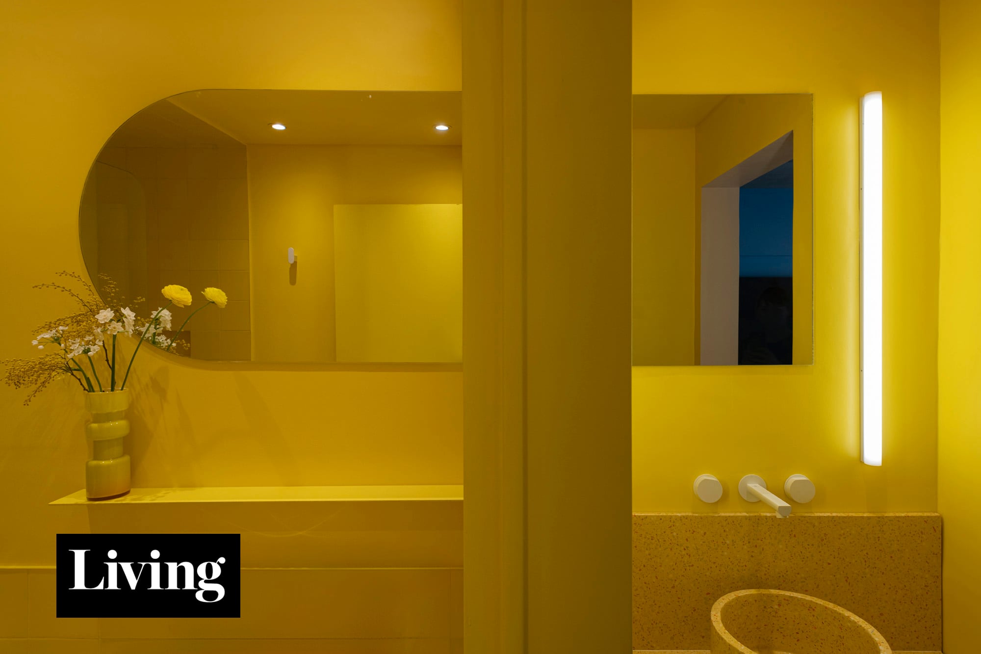 Amarillo en el baño: el color inesperado que ilumina, alegra y suma personalidad