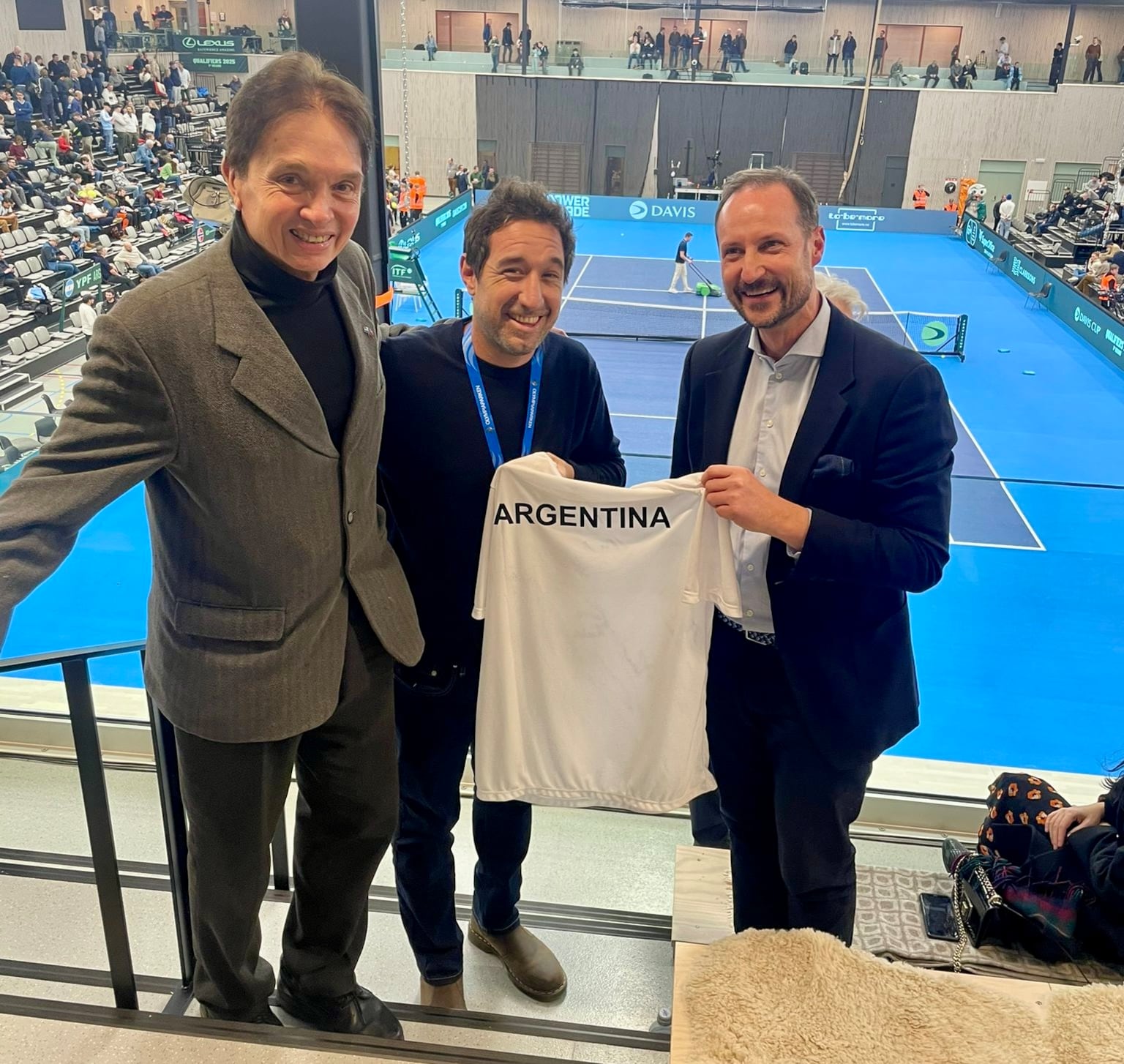 En enero de 2025, Ignacio Uzquiza viajó a Noruega como jefe de la delegación nacional de Copa Davis y le obsequió una camiseta al Príncipe de ese país, Haakon Magnus