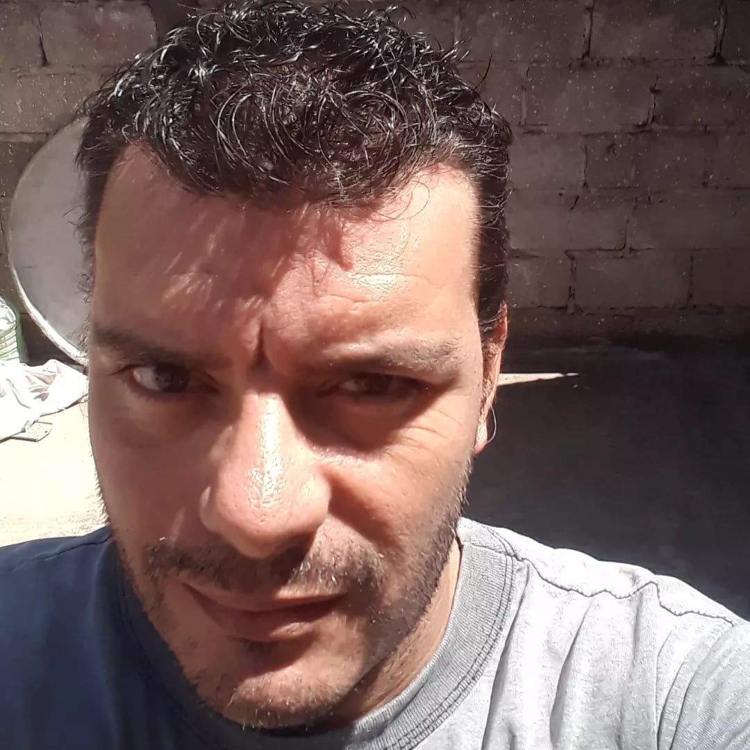 El hombre de 41 años es aficionado a la música rock