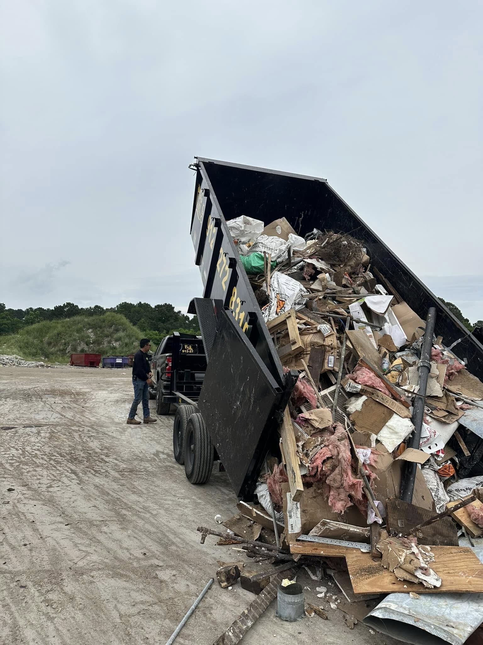 Algunas empresas tiran los desechos en vertederos, otras lo reciclan o las derivan a donaciones