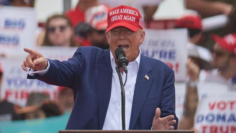 Trump ha negado tener conexiones con el proyecto, a pesar de que varios de sus antiguos funcionarios han respaldado la propuesta.