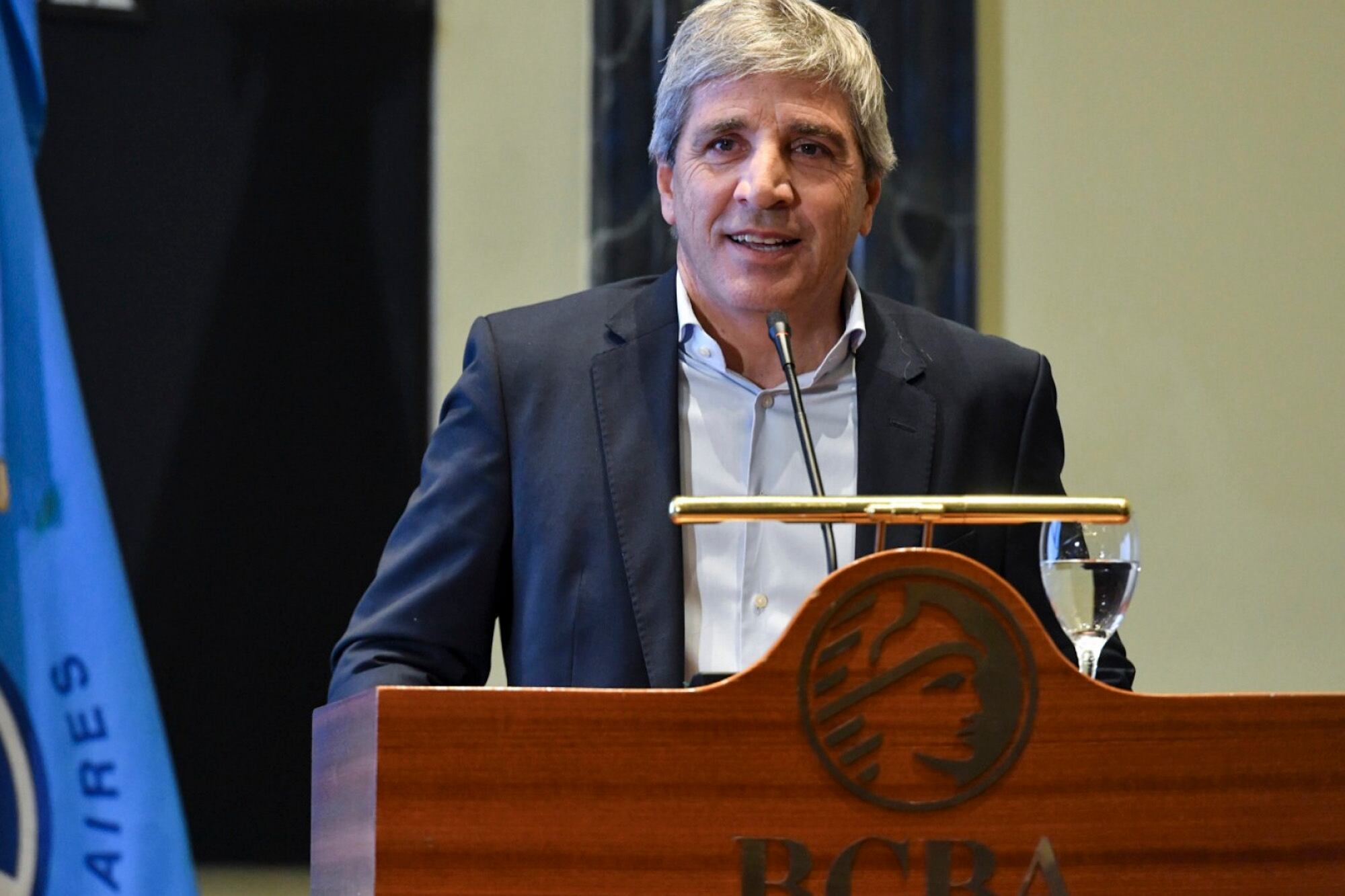 Hay un triunfo semántico del equipo económico en el terreno cambiario. Mientras que los dólares fueron sinónimo de problemas para los Kirchner, Mauricio Macri y Alberto Fernández, Javier Milei parece haberlos colocado del lado de las soluciones.