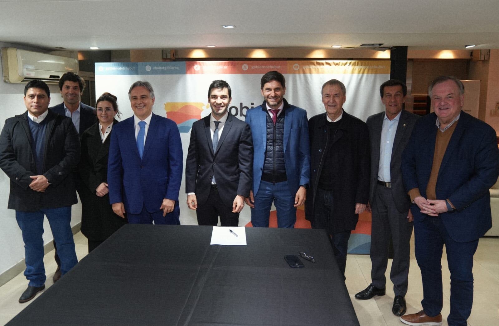 Los gobernadores Vidal, Llaryora, Torres, Pullaro y Sadir; aparecen también el ex mandatario Juan Schiaretti y el armador del espacio, Sebastián García de Luca