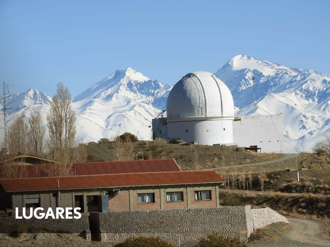 Una experiencia que invita a dormir en el observatorio más importante del país y descubrir los secretos del universo