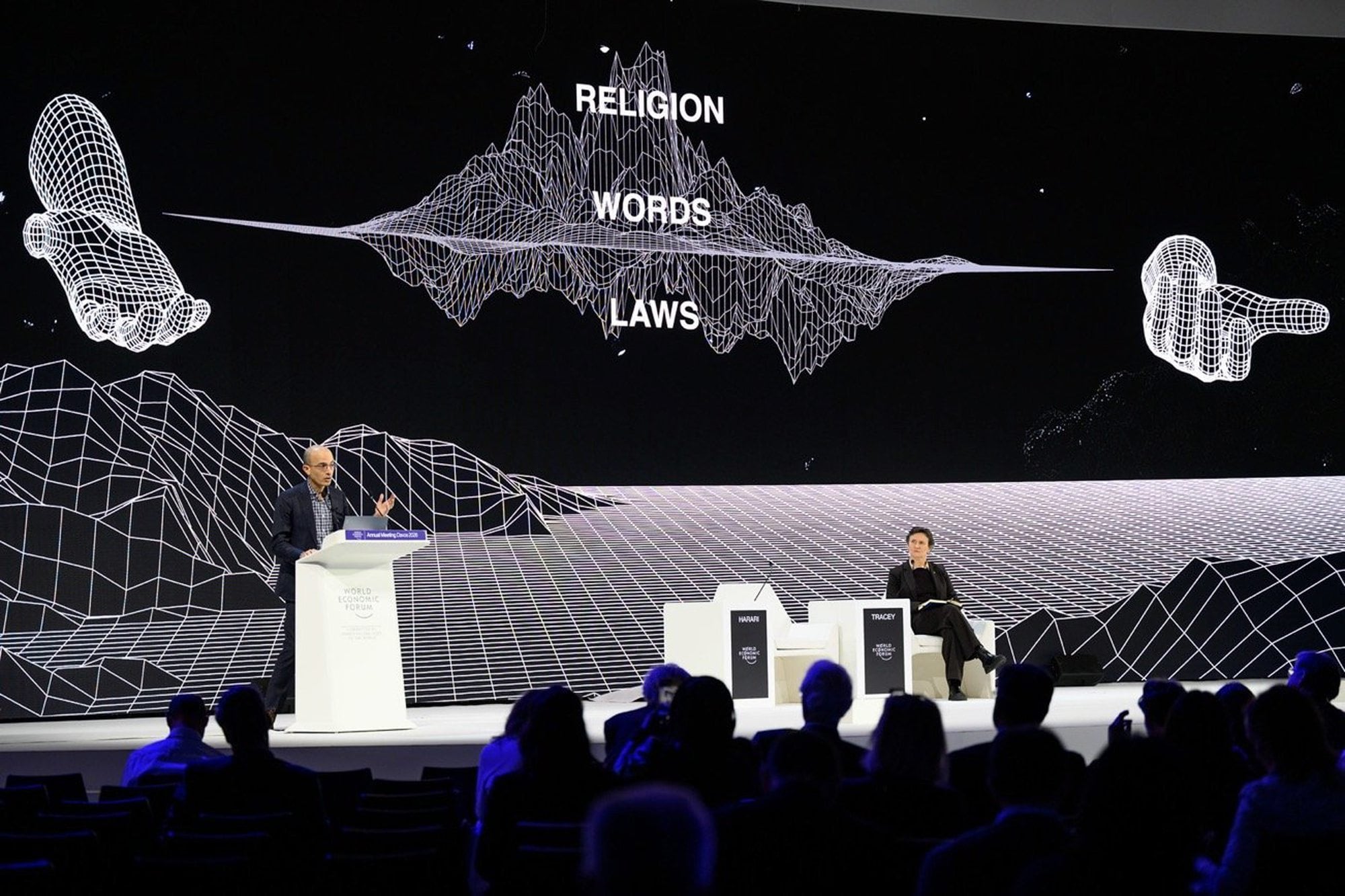 Yuval Noah Harari, en una disertación durante el Foro Económico Mundial en Davos, en enero pasado