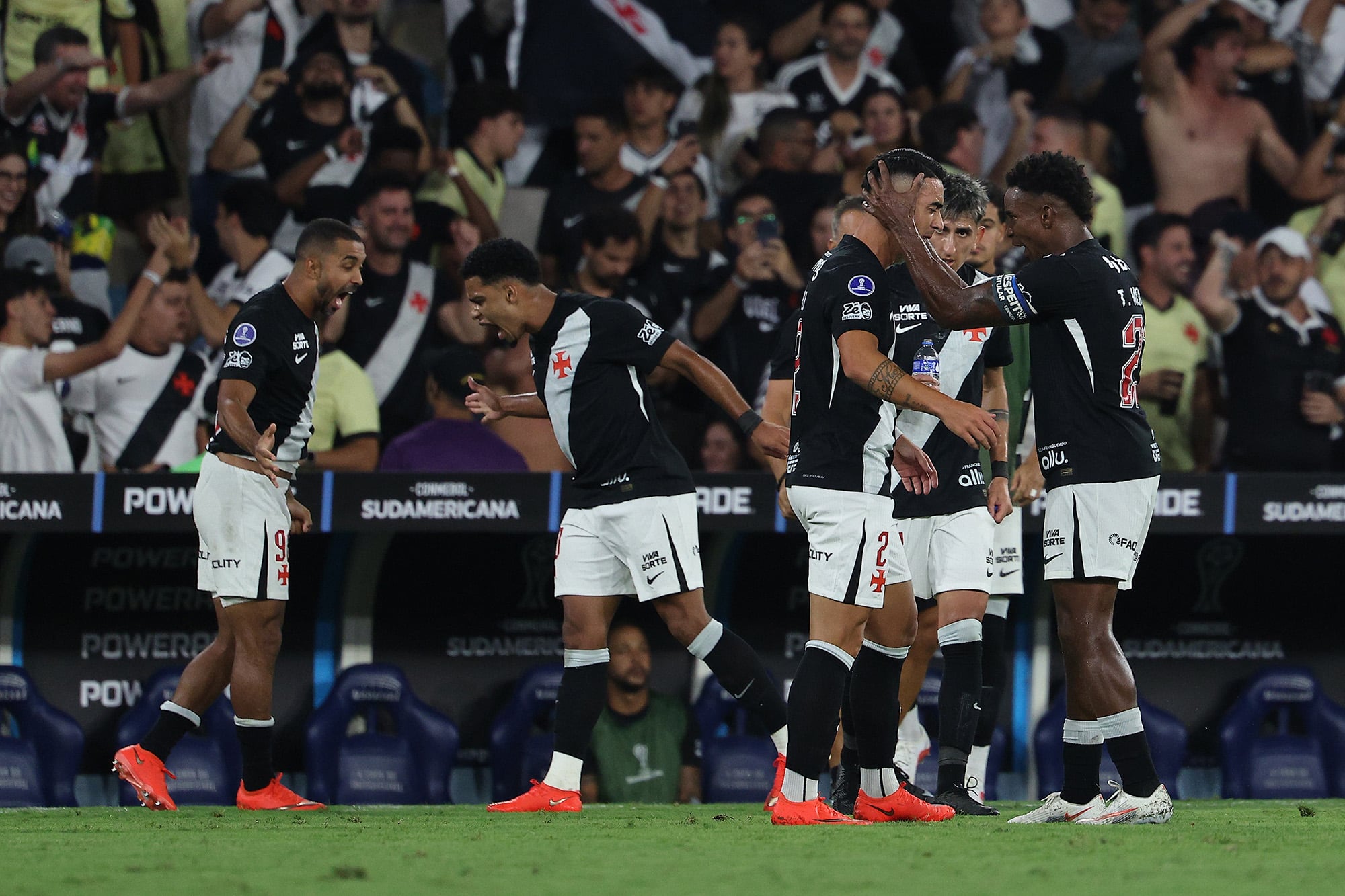 Cómo va Boca vs. Vasco Da Gama, por las semifinales de la Copa Sudamericana 2026 7 El festejo de los jugadores de Vasco da Gama tras el gol convertido por el 'Puma' Rodríguez