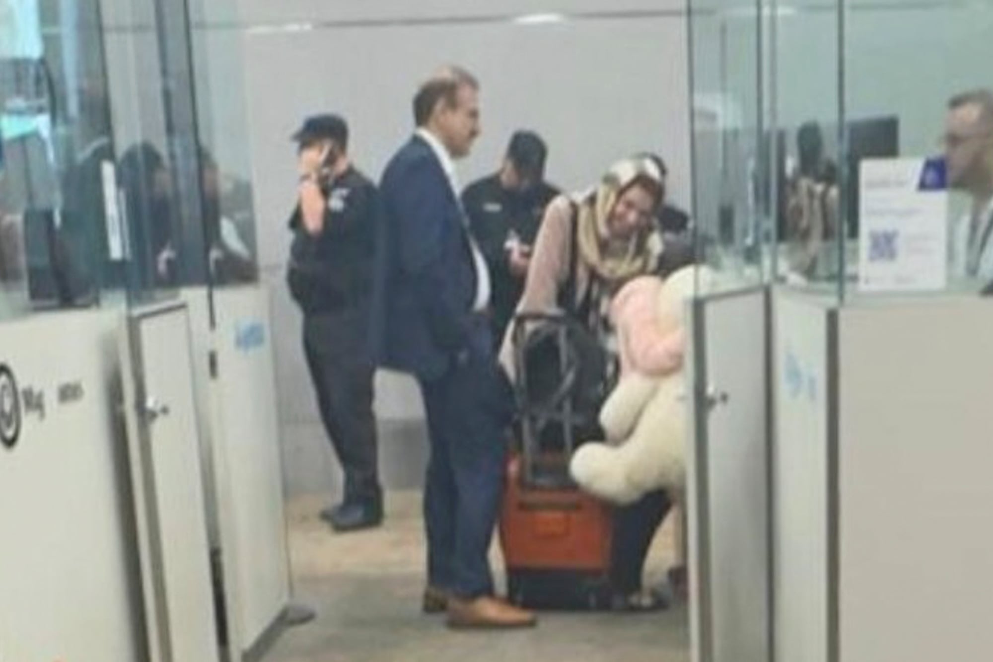 La salida de la Argentina de Mohsen Soltani Tehrani junto a su familia.