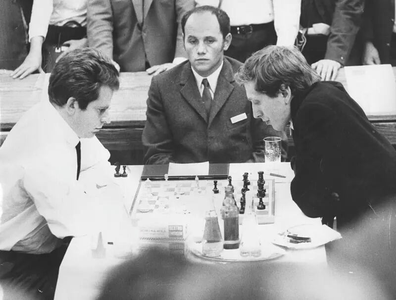 Spassky (izquierda) y Fischer se habían enfrentado antes, como en esta imagen de 1970, partidas en las que siempre había ganado el ruso