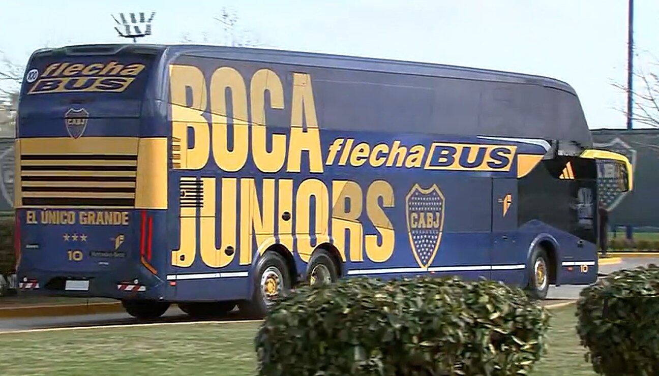 El plantel de Boca saliendo del aeropuerto de Ezeiza