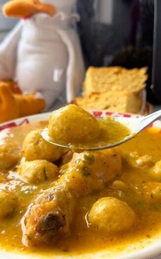 El vorí vorí es una receta originaria de Paraguay hecha con caldo de pollo y bolitas de harina de maíz