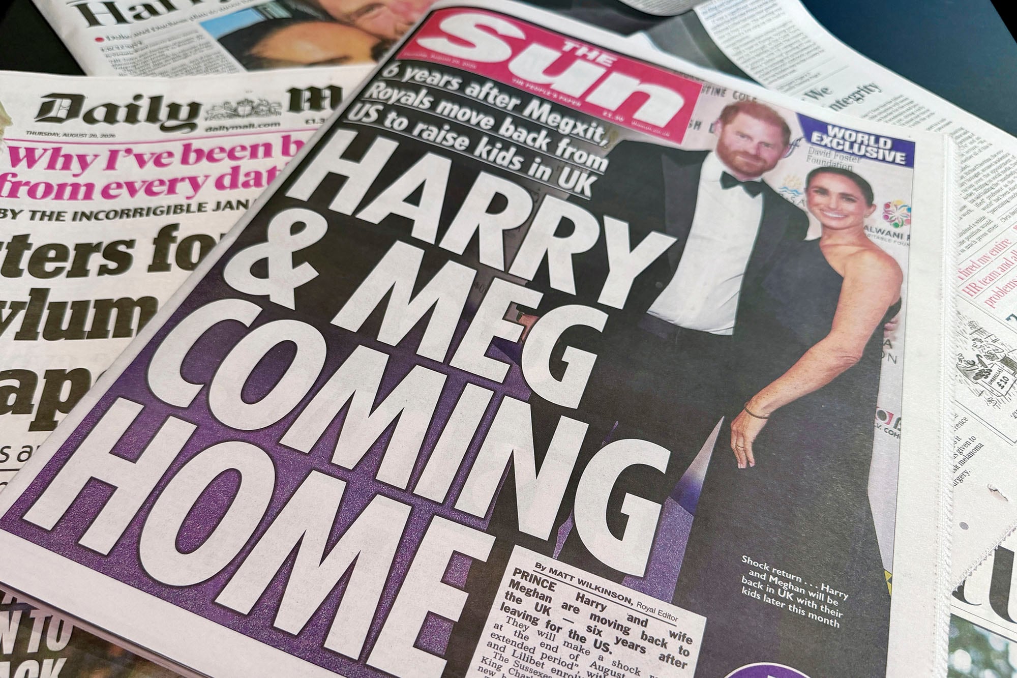 Los medios de prensa británicos se hicieron eco del regreso en sus tapas. Una encuesta de YouGov reflejó que el 33 por ciento está en contra de la vuelta y el 21 se mostró
favorable. Desde el Megxit, Harry y Meghan
son los integrantes menos populares de la familia real, sólo por encima de Andrés Mountbatten-Windsor