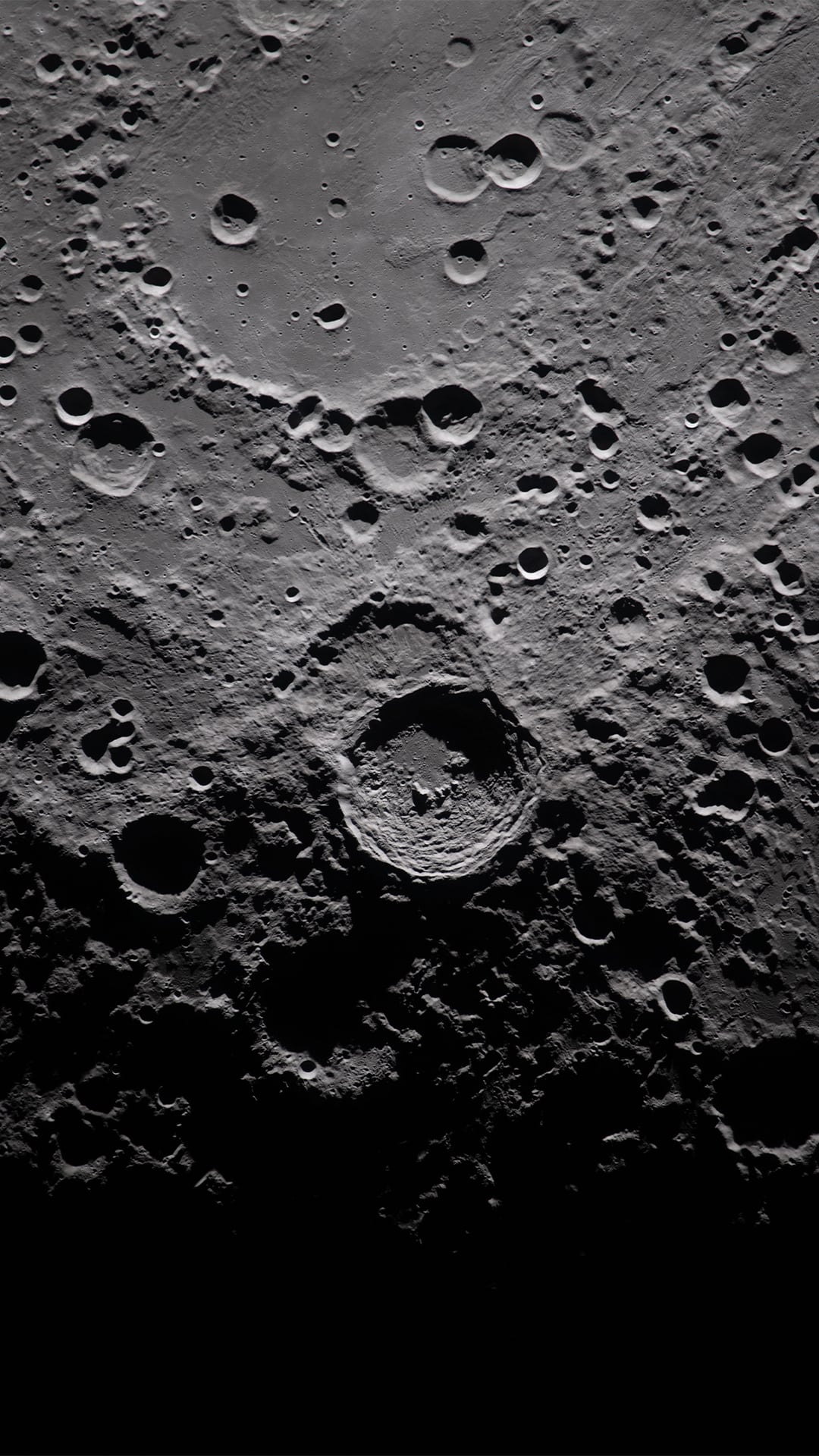 Imagen de cerca de la Luna tomada desde el Artemis II