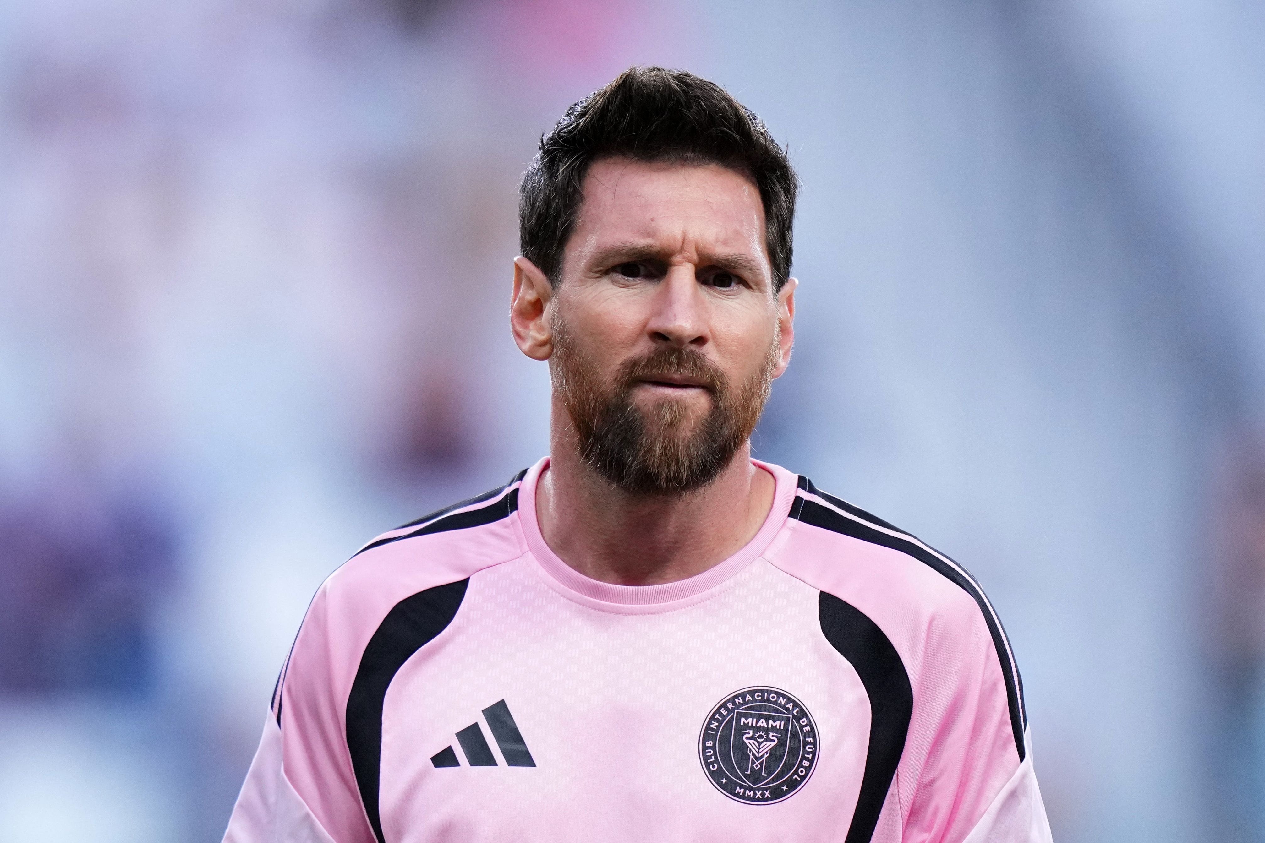 Lionel Messi durante la entrada en calor
