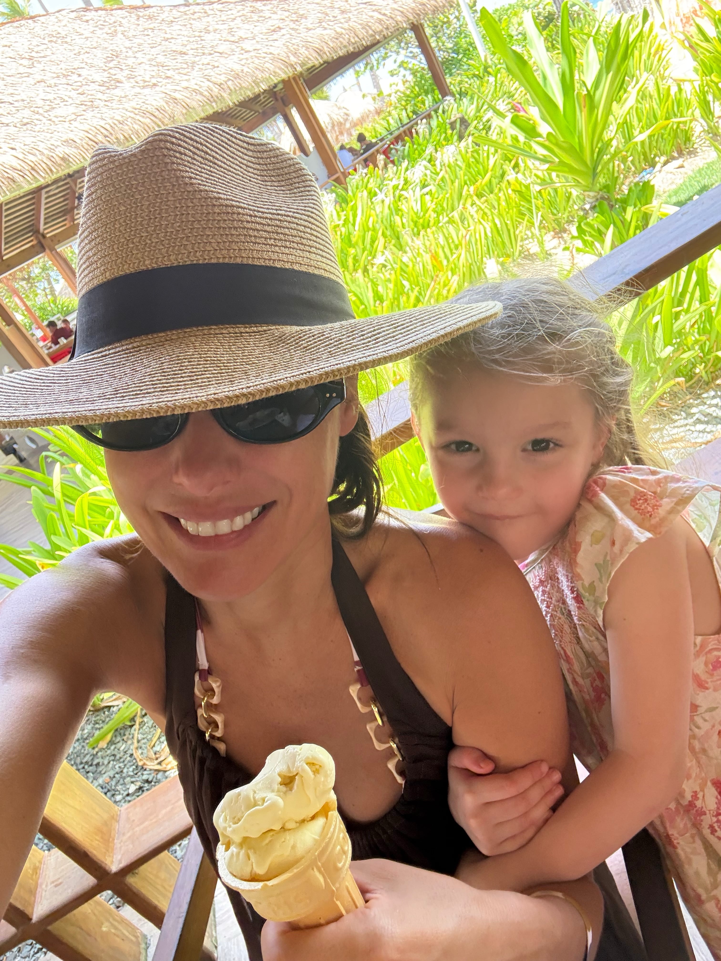 Pampita y Anita a pura risa en Punta Cana (Foto: Instagram @pampitaoficial)