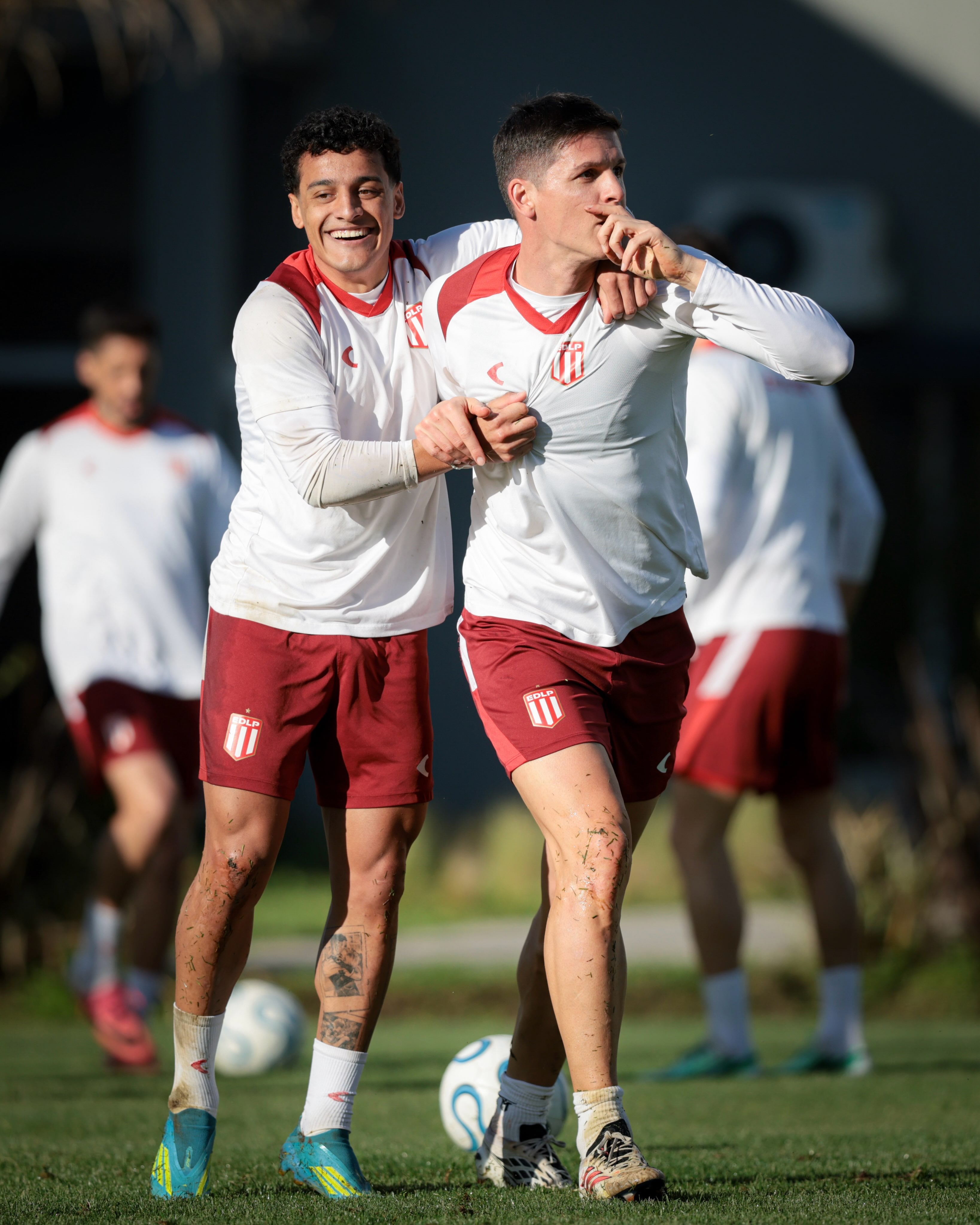 Guido Carrillo junto a Tiago Palacios, la dupla de ataque que se perfila para jugar en el Maracaná