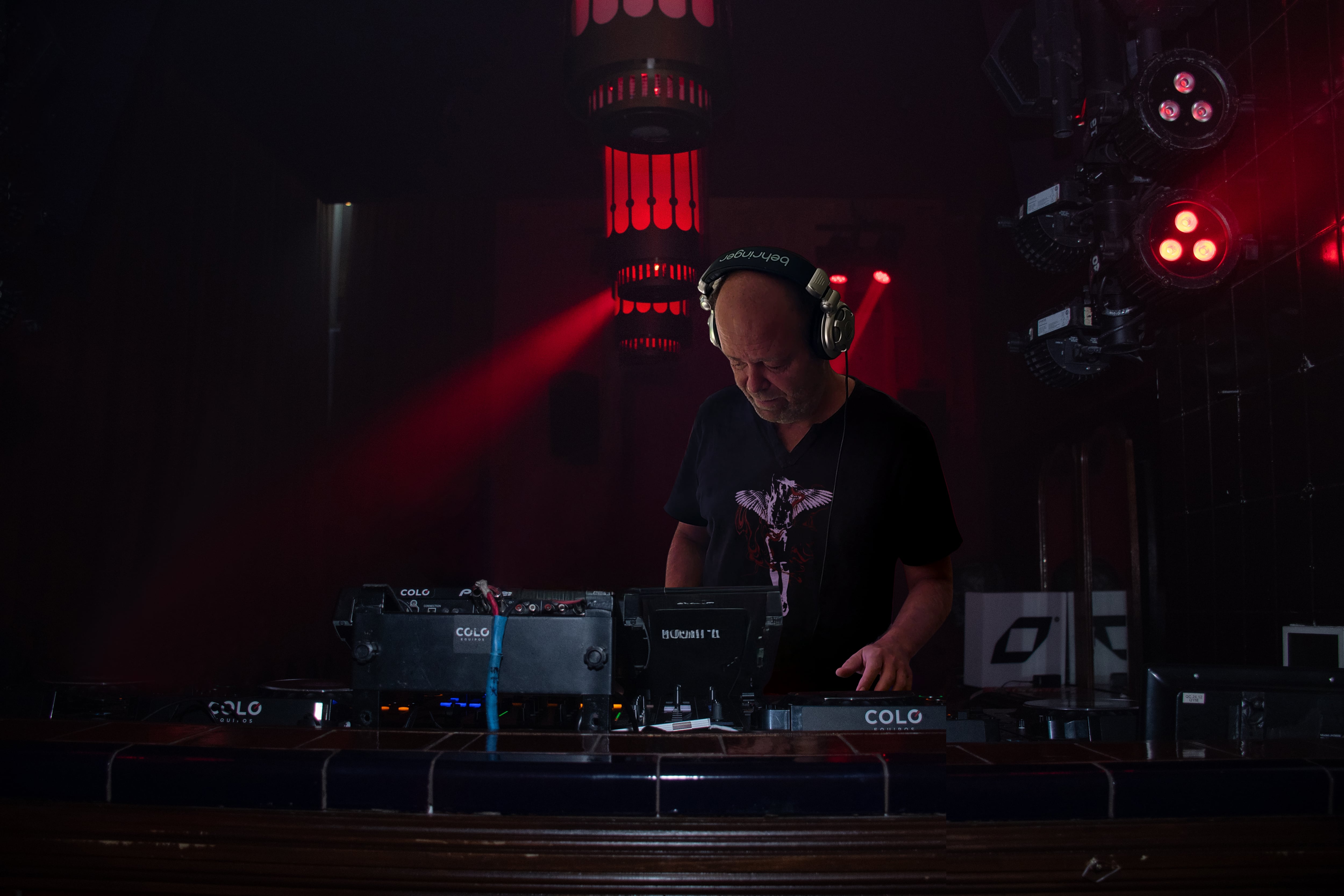 Quién es JAROC, el DJ que musicalizará el espacio chill del Bienestar Fest