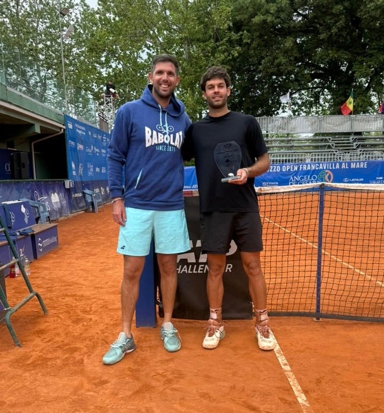 Federico Delbonis, en la función de coach, acompañando a Facundo Díaz Acosta, que ganó el Challenger de Francavilla al Mare
