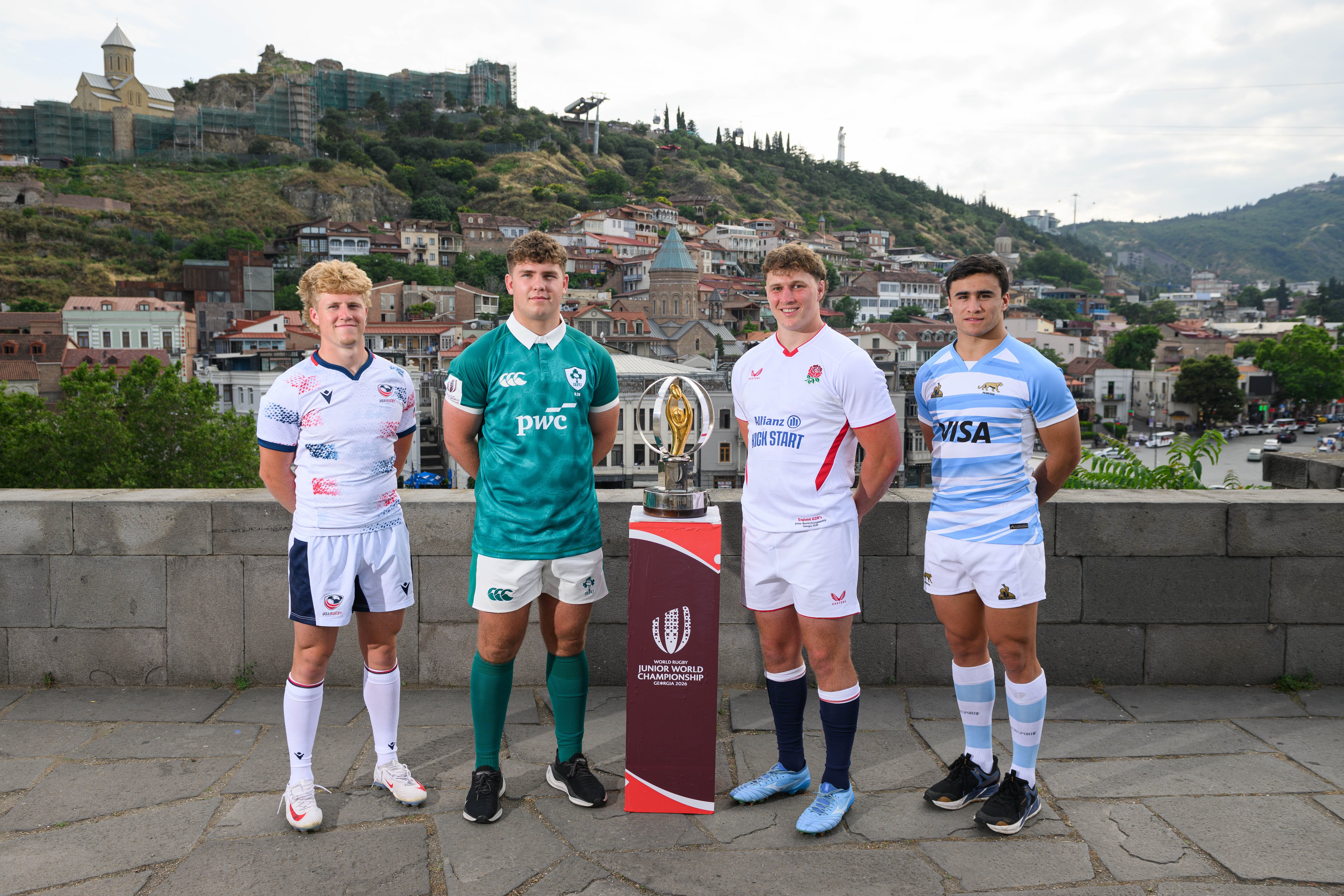 Tomas Dande, de los Pumitas, figura con los otros capitanes del grupo que Argentina compartirá con Estados Unidos, Irlanda e Inglaterra en el Mundial de Menores de 20 Años de Georgia, en Tiflis.