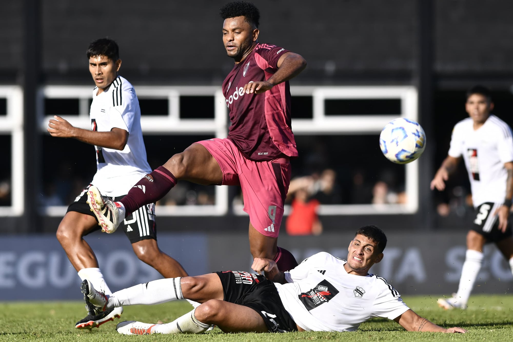 River será local frente a Riestra: chocarán el segundo y el primero del grupo B del Clausura.