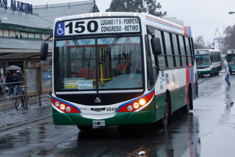 Los colectivos del grupo DOTA siguen funcionando en el paro de colectivos de este martes 6 de mayo