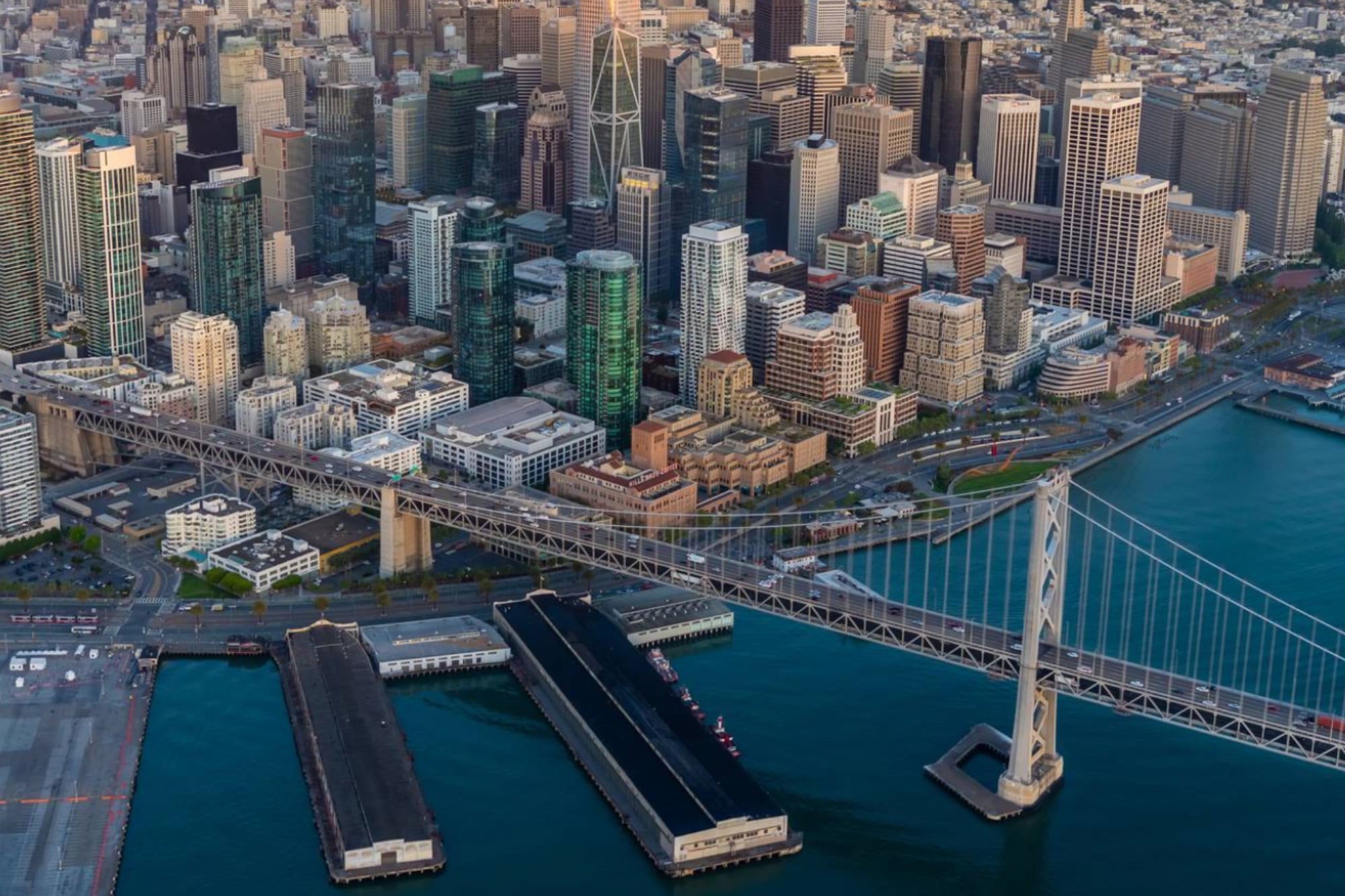 El relevamiento consideró únicamente a trabajadores de San Francisco que contabilizaron al menos 2080 horas durante el año fiscal comprendido entre julio de 2025 y junio de 2026.