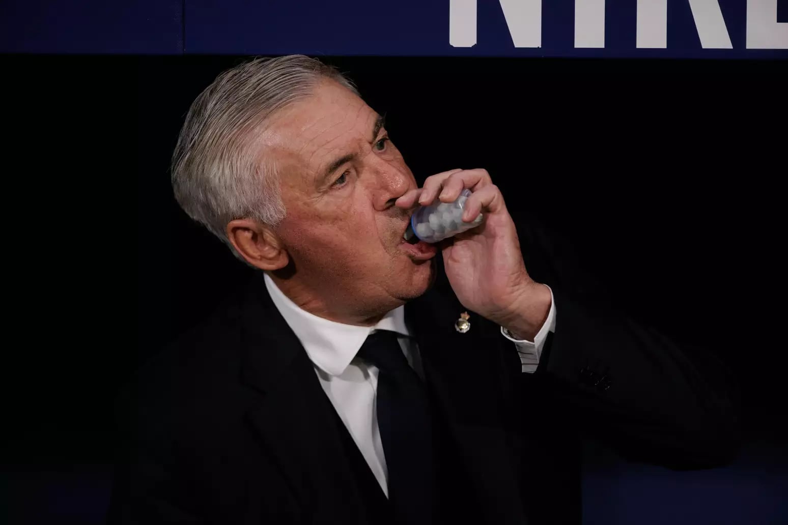 Las cábalas de Ancelotti en Brasil: del doble beso a la estampita del Padre Pío al "organizador de chicles" y otras manías