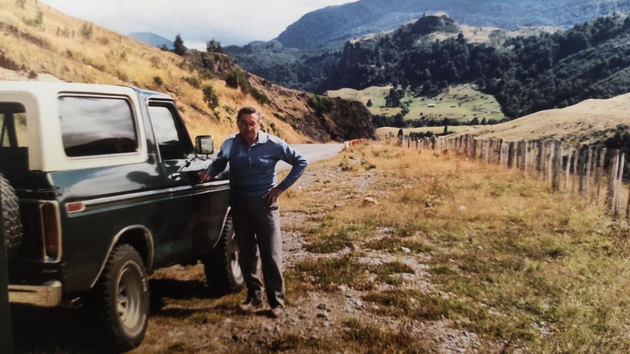 El abuelo, Carlos Moyano cuando usaba la camioneta