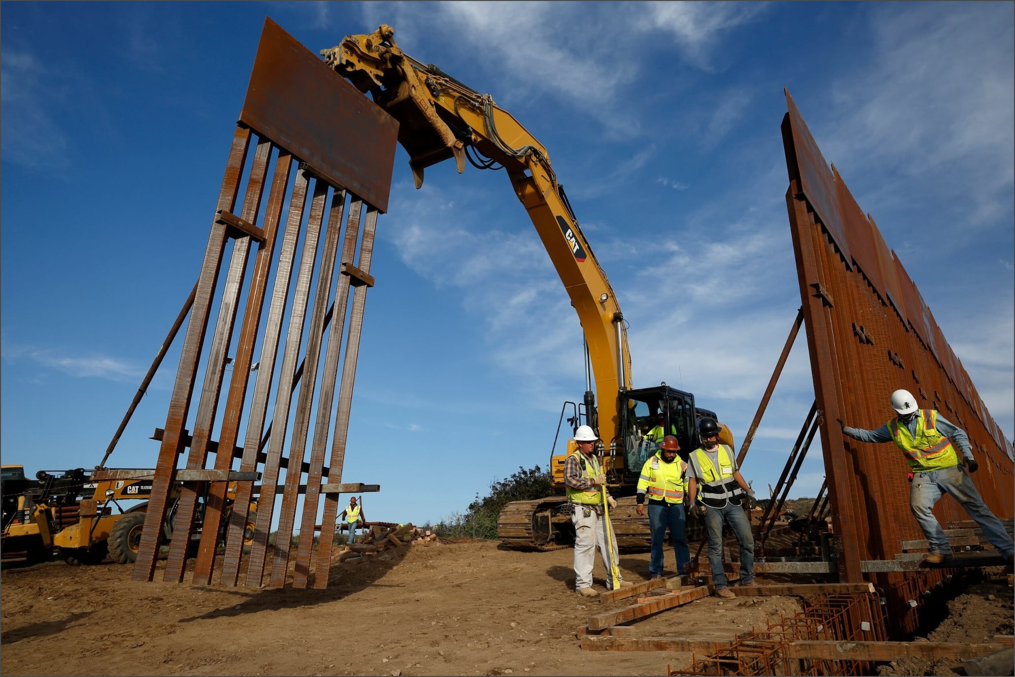 La demanda presentada este lunes por un grupo de terratenientes de Texas contra la administración Trump busca detener de forma definitiva la edificación de muros, barreras y carreteras en terrenos privados