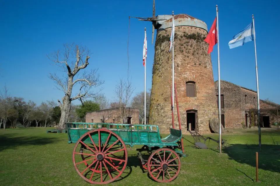 El Molino Forclaz se erigió entre 1889 y 1890 por Juan Forclaz, un inmigrante suizo que se instaló en Entre Ríos