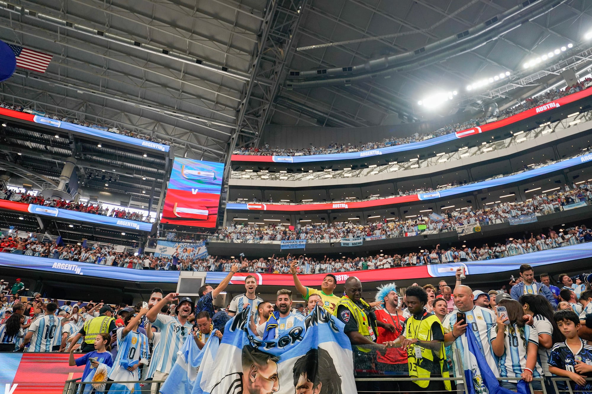 Afluencia de público al Mundial desafía temores gracias a pasión de EEUU por el espectáculo.