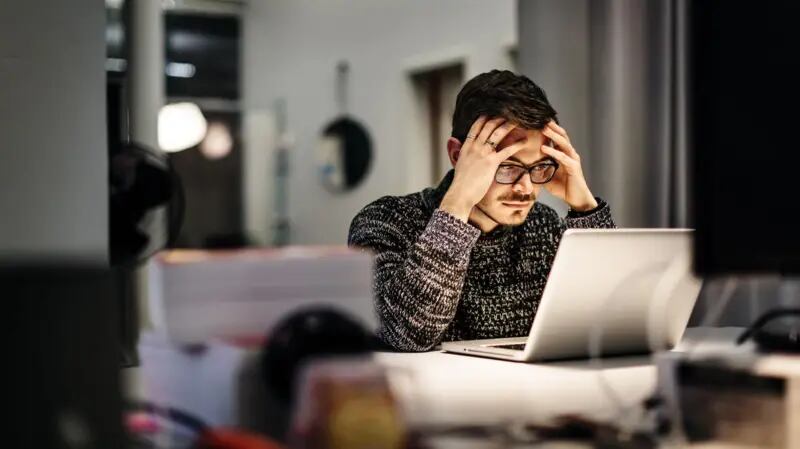 La rumiación es ese movimiento que la mente hace, pasando de un pensamiento, sentimiento, imagen, recuerdo o fantasía de un “estómago” al otro, sin parar