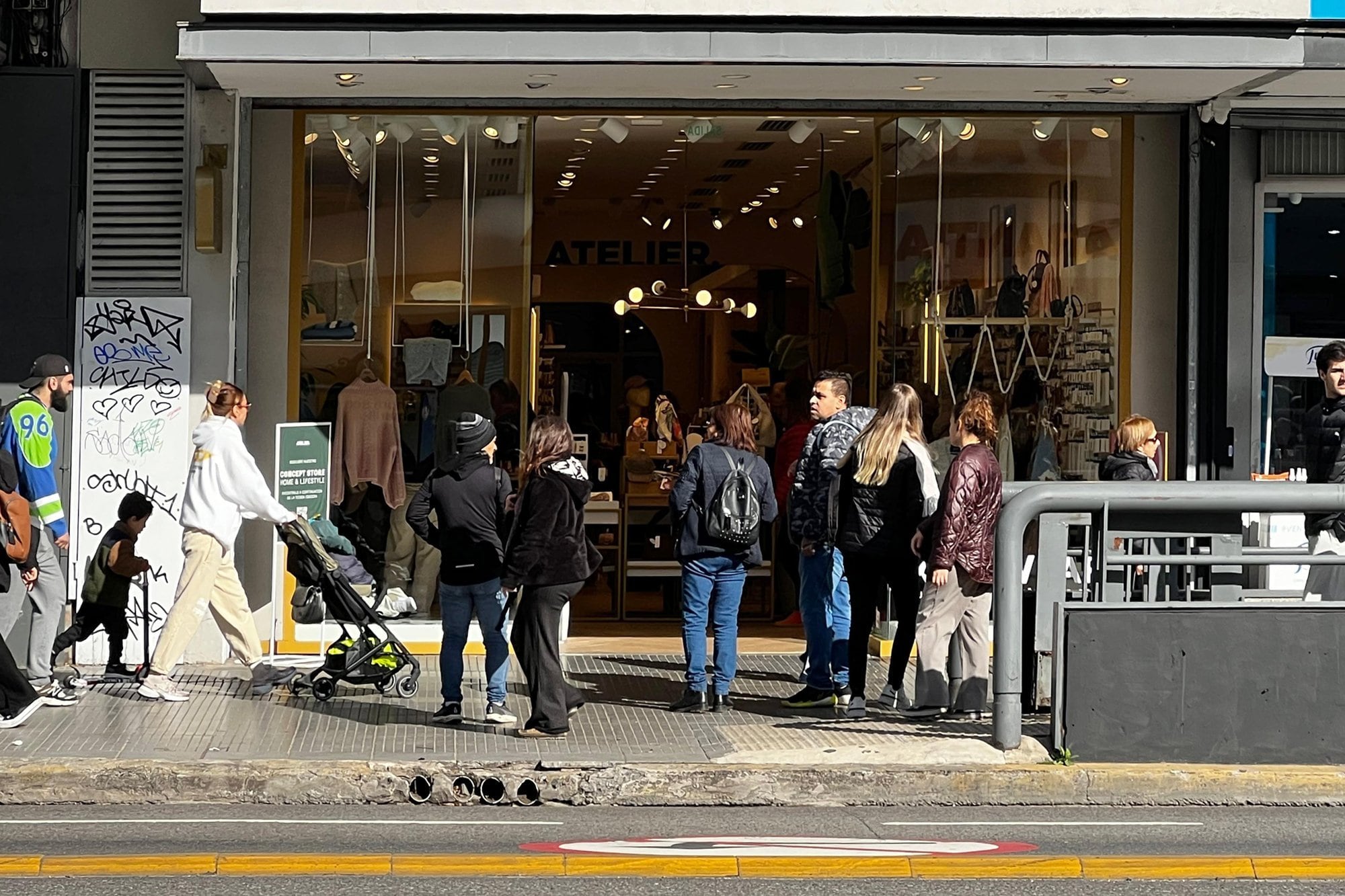 Pasó de ser la avenida favorita de las marcas a tener la mayor cantidad de locales vacíos en menos de un año