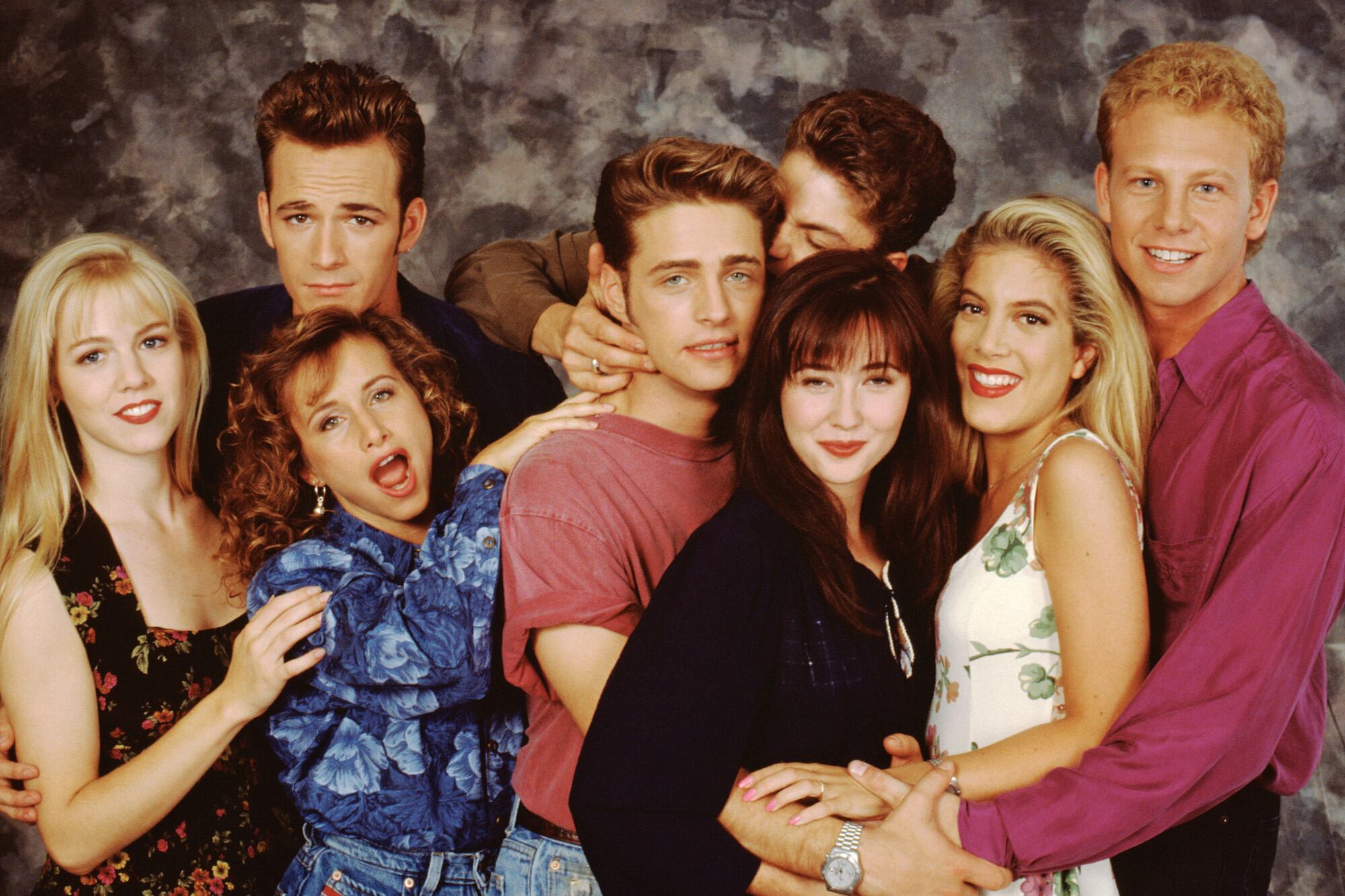 El elenco de Beverly Hills 90210, una icónica serie de comienzos de los 90