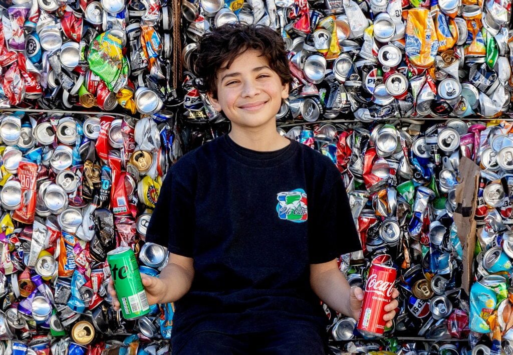 Ryan empezó a reciclar latas de aluminio a los 10 años