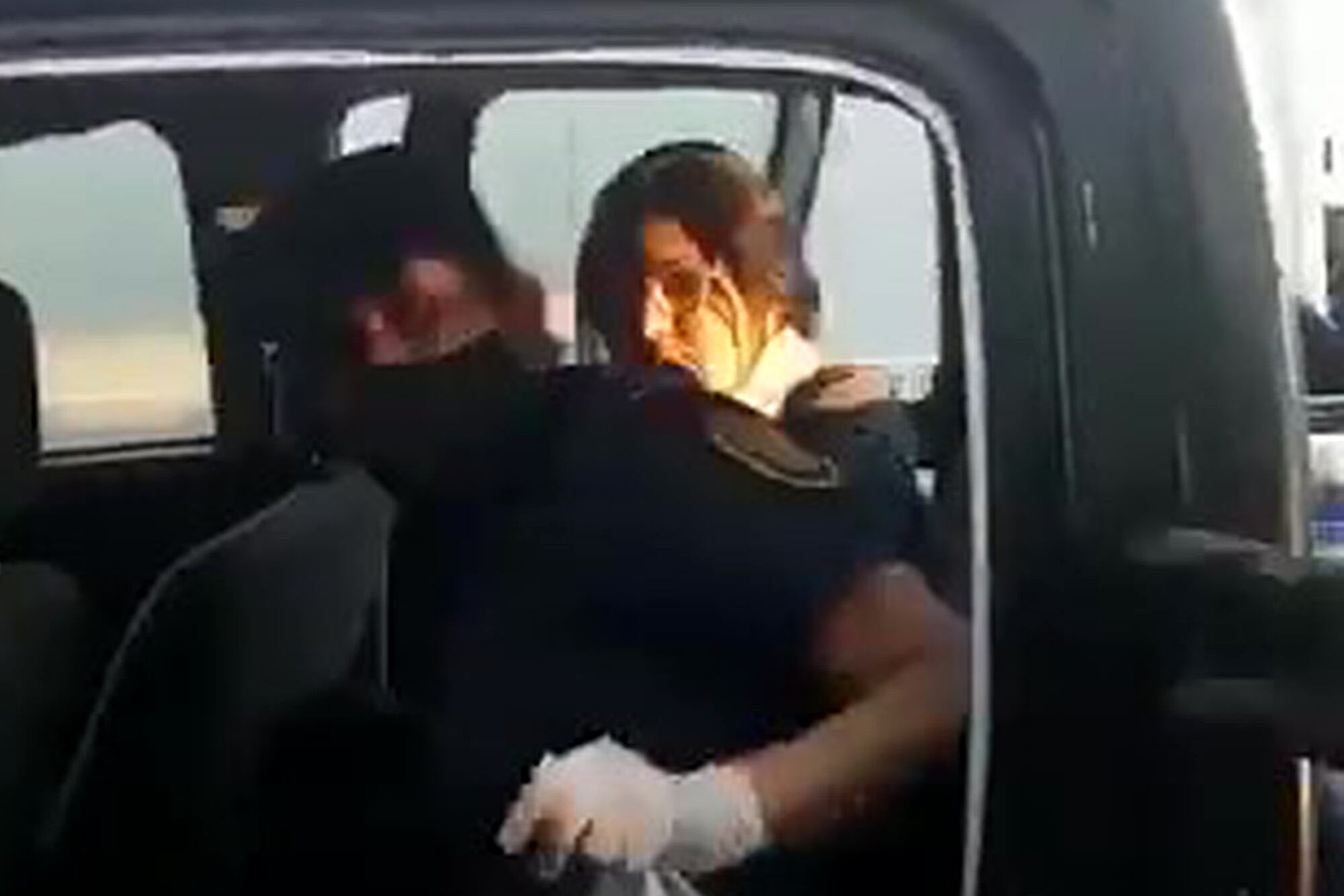 El momento de la detención de Dolores Etchevehere, al momento del desalojo del establecimiento