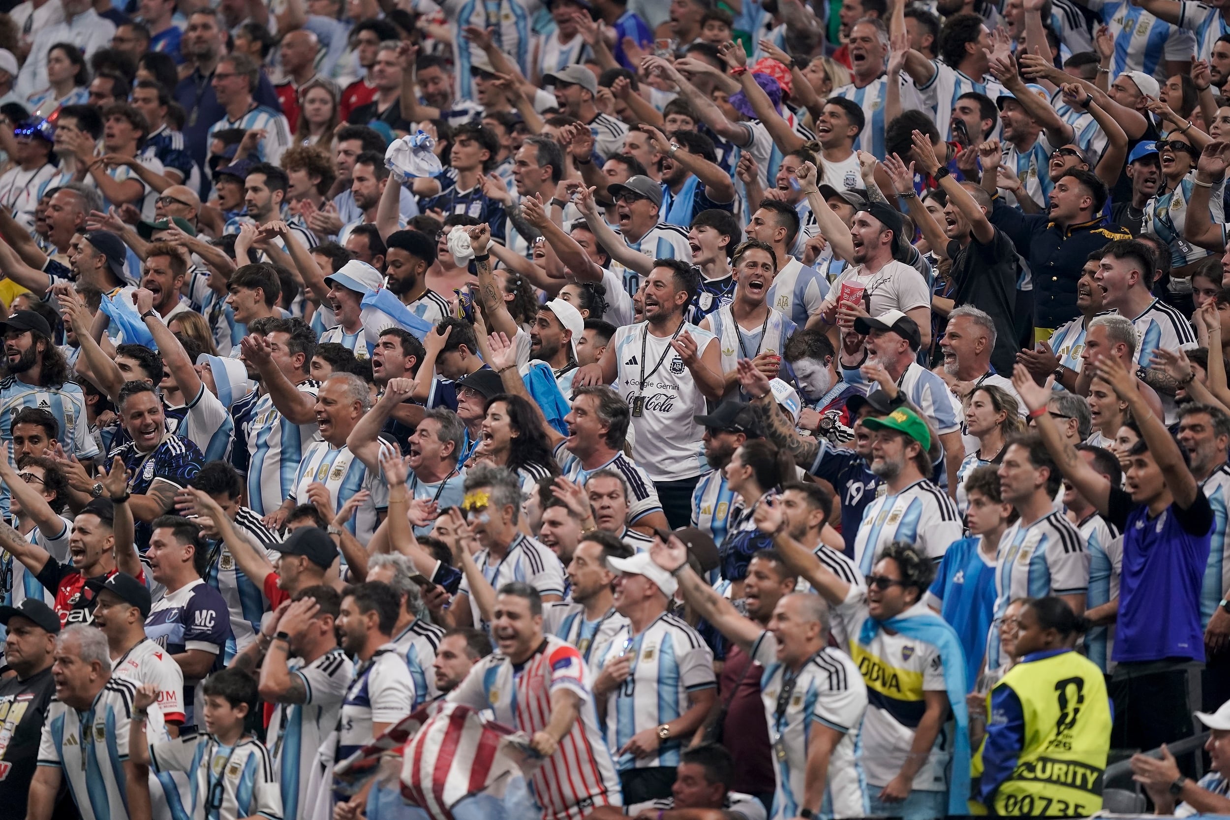 Cuál es el tema que reemplazó a “Muchachos” y que cantan los hinchas de Argentina en el Mundial