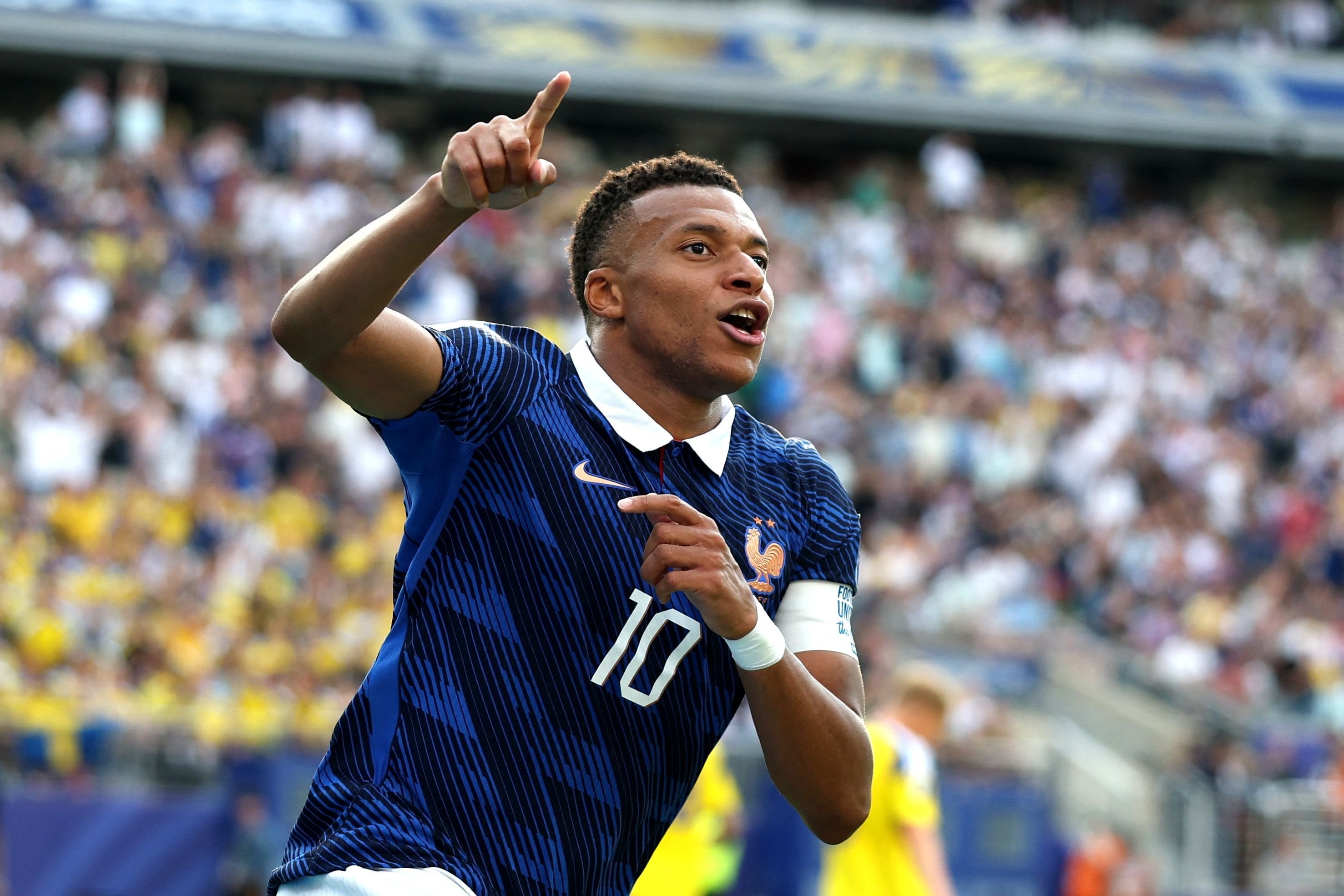 Kylian Mbappé convirtió un doblete ante Suecia en los 16vos de final y llegó a los seis goles