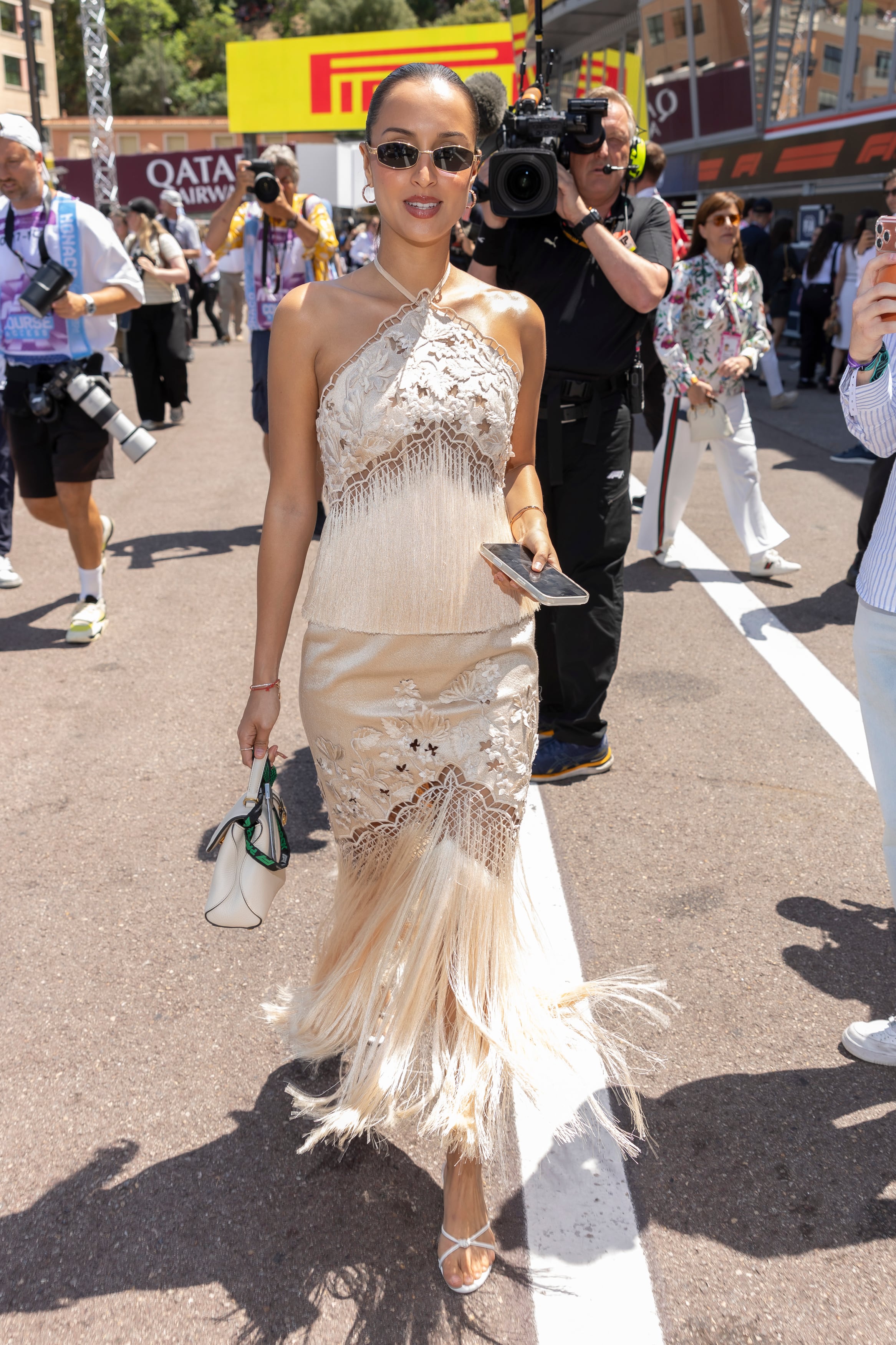 Alexandra Leclerc, casada
con el piloto francés
Charles Leclerc, llevó un
modelo de Oscar de la
Renta de la Colección
Primavera 2026. Completó
el look con una Poppy
Handbag de la misma casa
