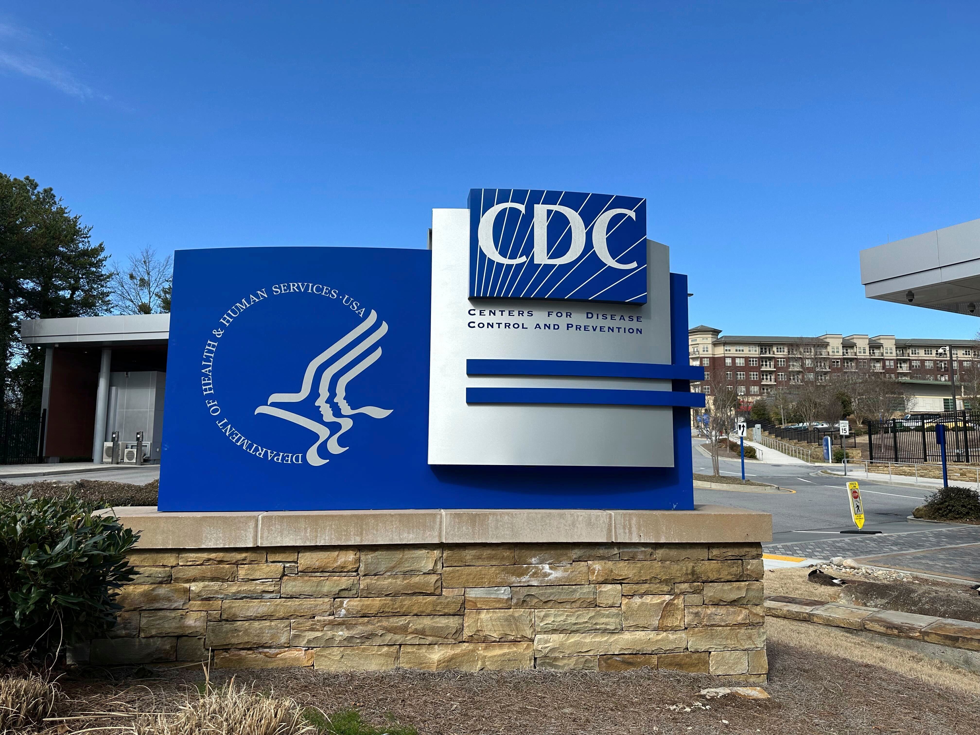 En 2025, los CDC informaron que sus bases de datos no registraban un mayor riesgo de muerte tras la vacunación contra el Covid