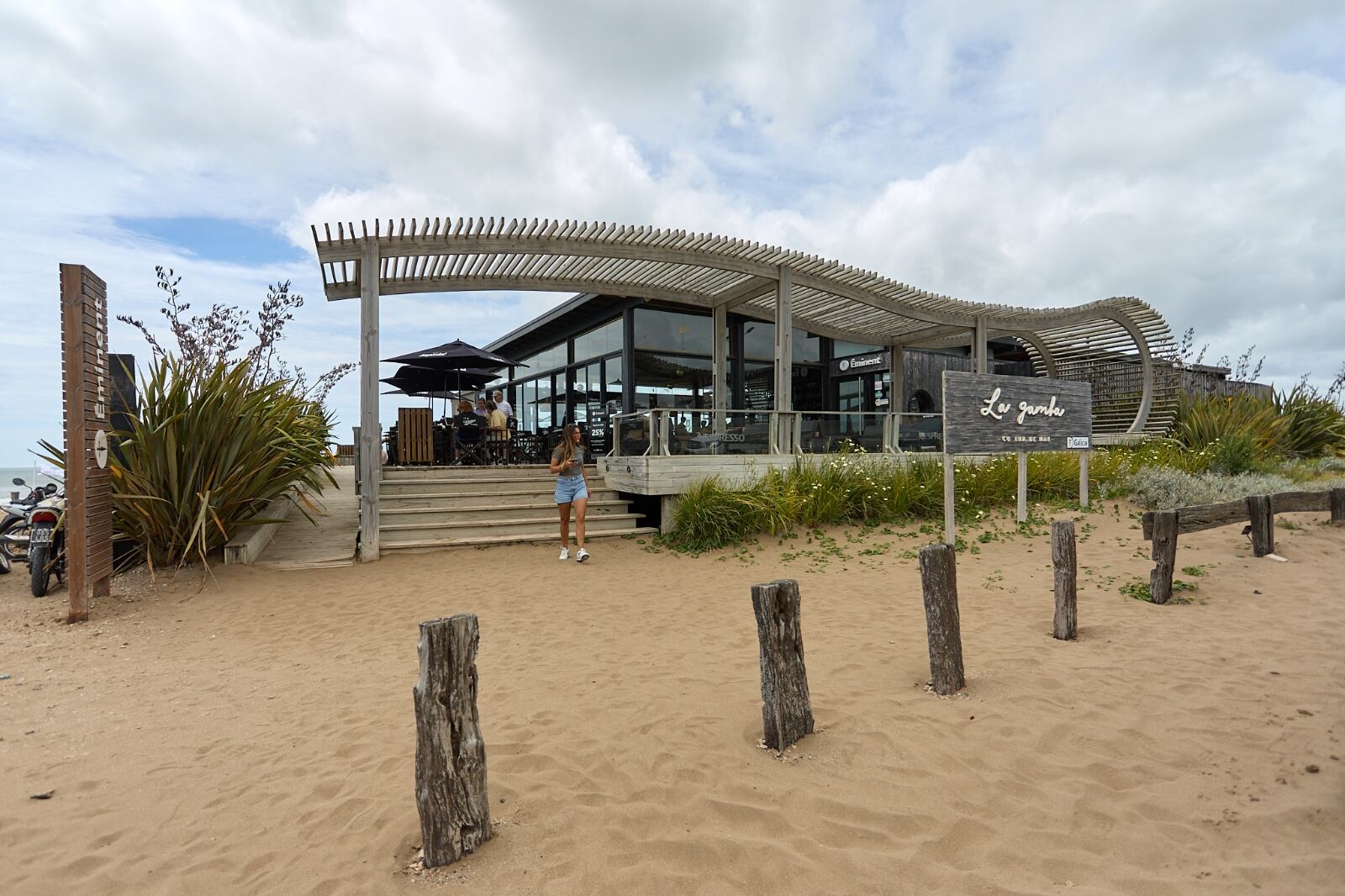 La Gamba, una de las de cinco propuestas gastronómicas exclusivas para disfrutar la noche de Año Nuevo en Pinamar, con opciones que destacan por su ambiente sofisticado, menús gourmet y vistas únicas en la costa argentina