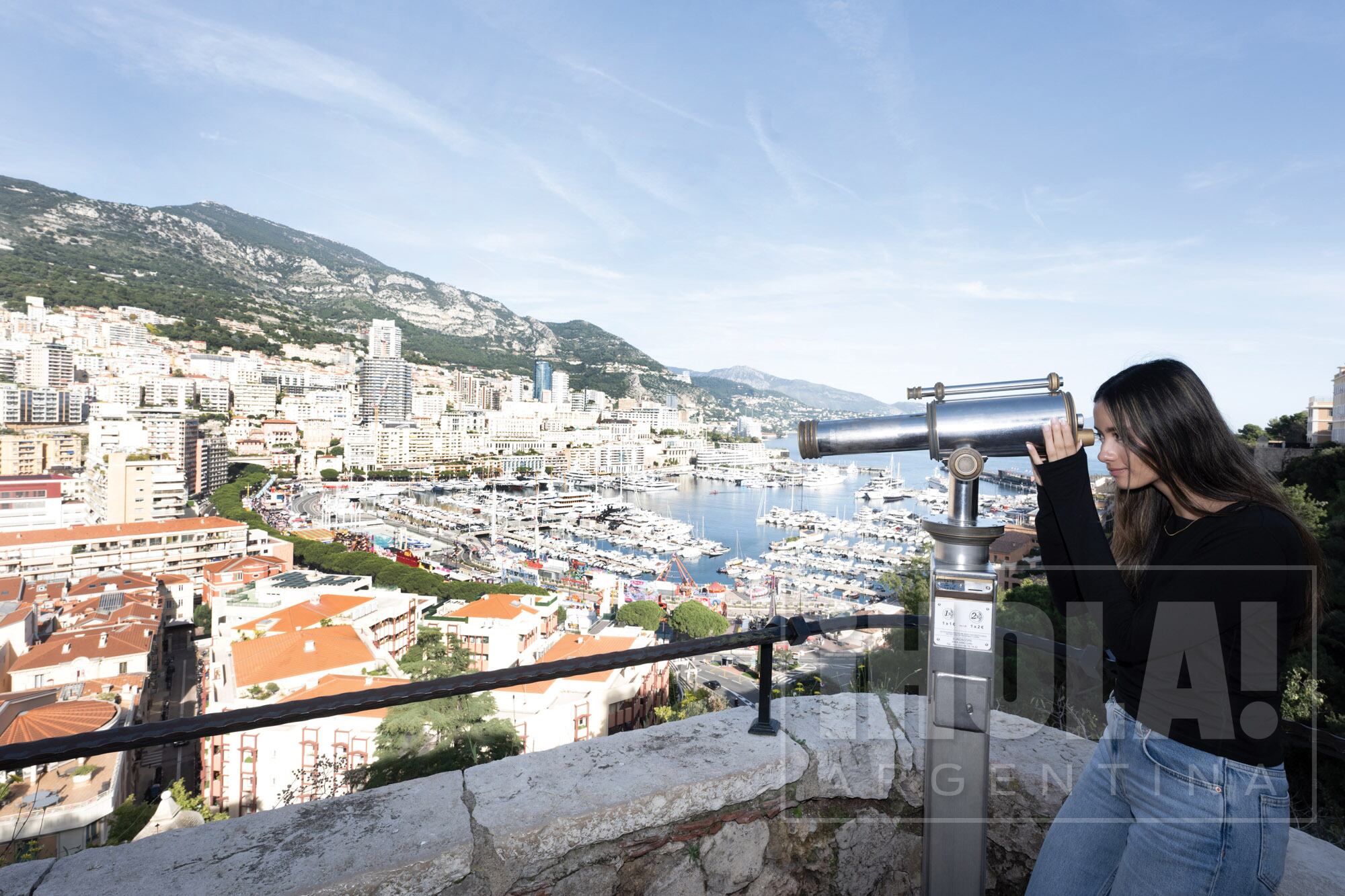 Disfrutando de la vista del puerto desde el mirador del palacio del príncipe.