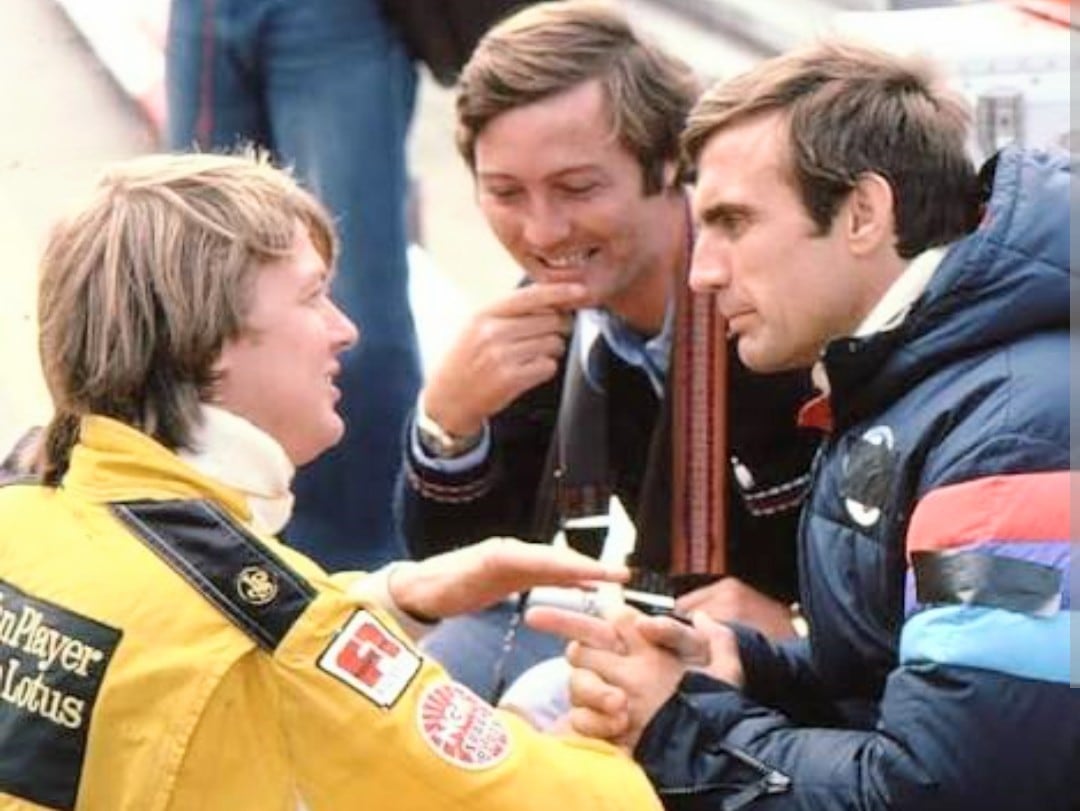 Ronnie Peterson hablando con Carlos Reutemann
