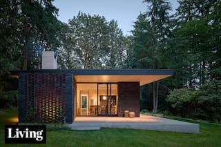 Un arquitecto y su mujer pusieron manos a la obra para levantar esta casa sensacional en medio del bosque