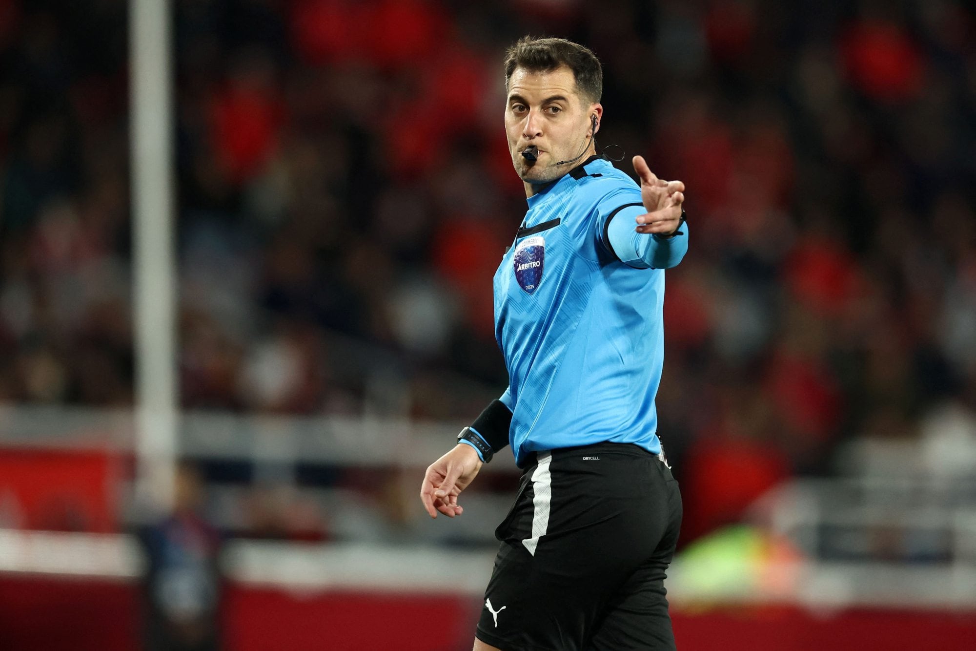 El árbitro uruguayo Gustavo Tejera dirigirá esta noche en el Morumbi. (Photo by Alejandro PAGNI / AFP)