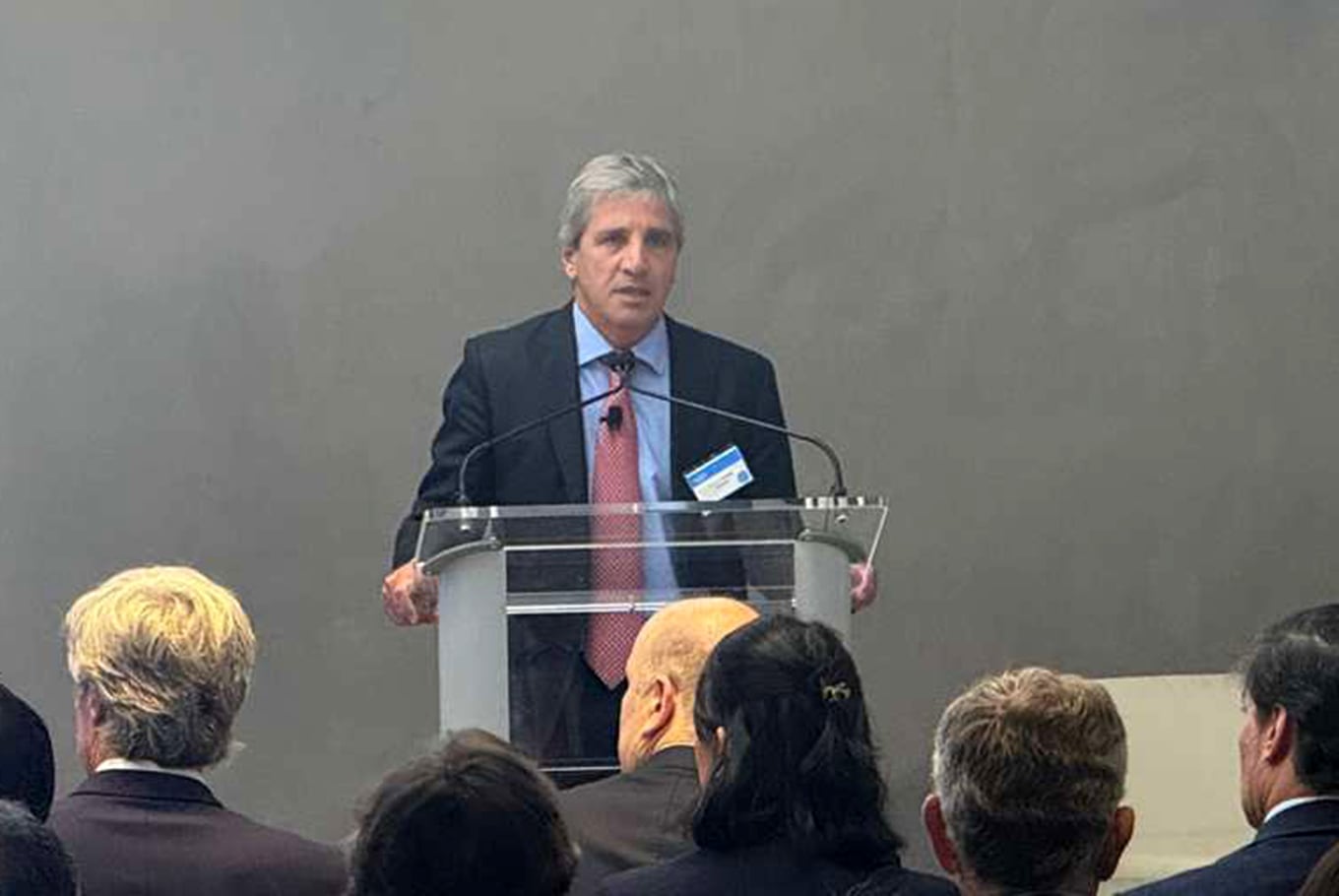 Caputo dijo que no se enteró de las repercusiones entre los empresarios por las críticas de Milei a Rocca y Madanes