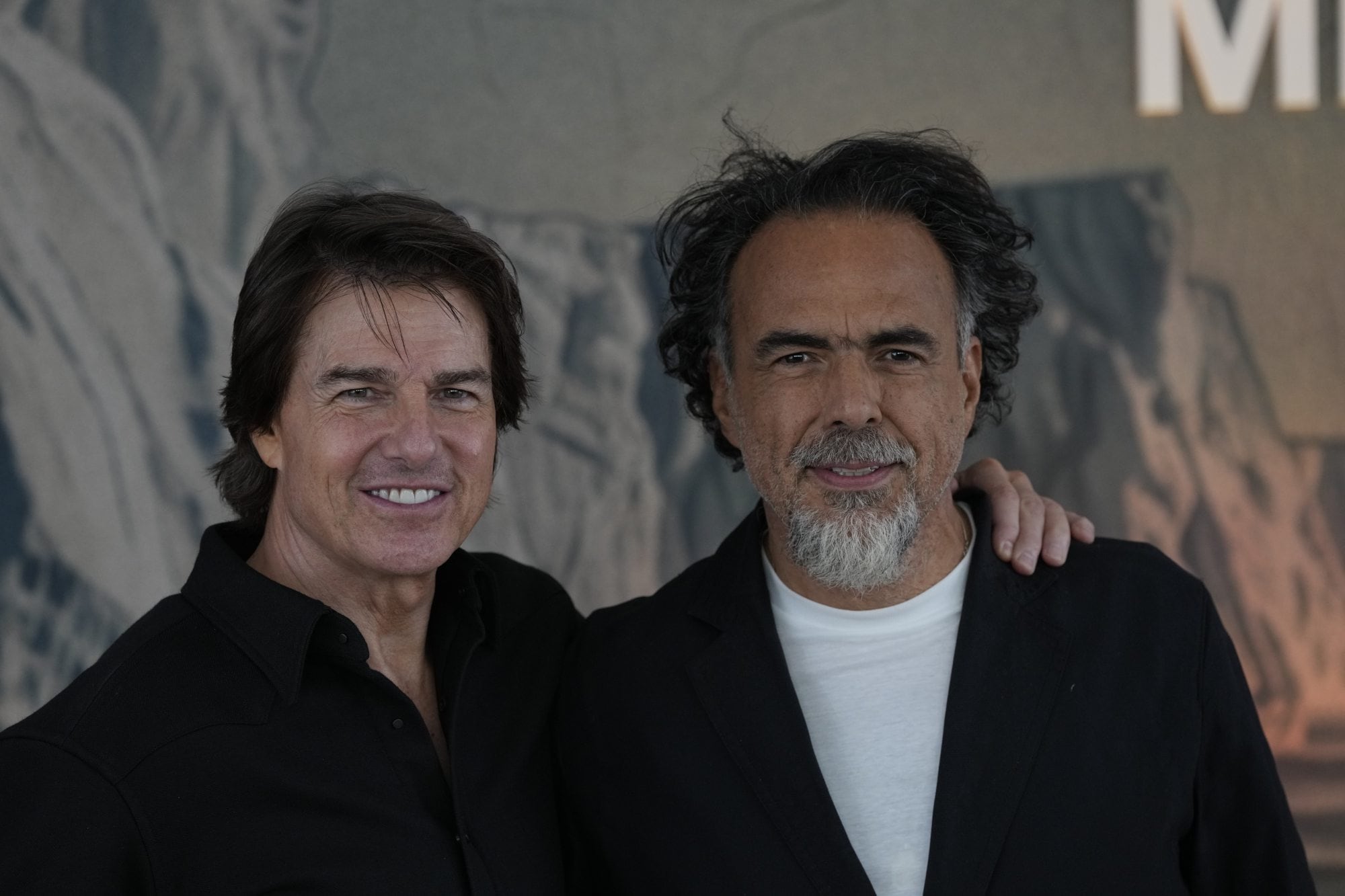 Alejandro González Iñárritu junto a Tom Cruise, en la presentación de Digger en Ciudad de México