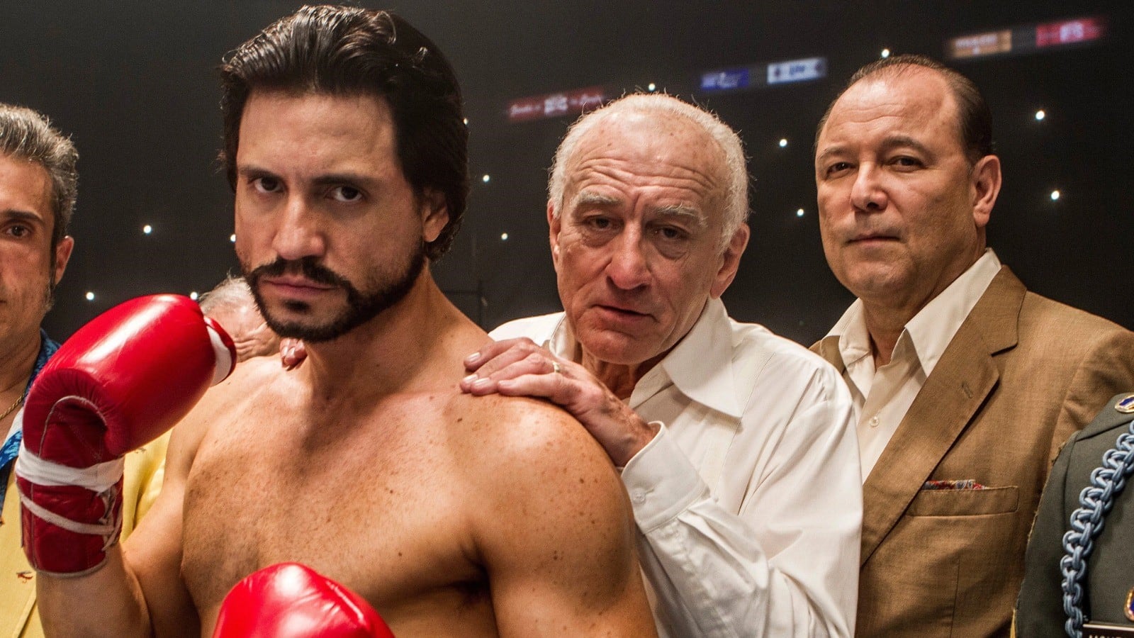 Roberto Durán, interpretado por Edgar Ramírez. Robert De Niro representó al entrenador Ray Arcel y Rubén Blades al manager Carlos Eleta