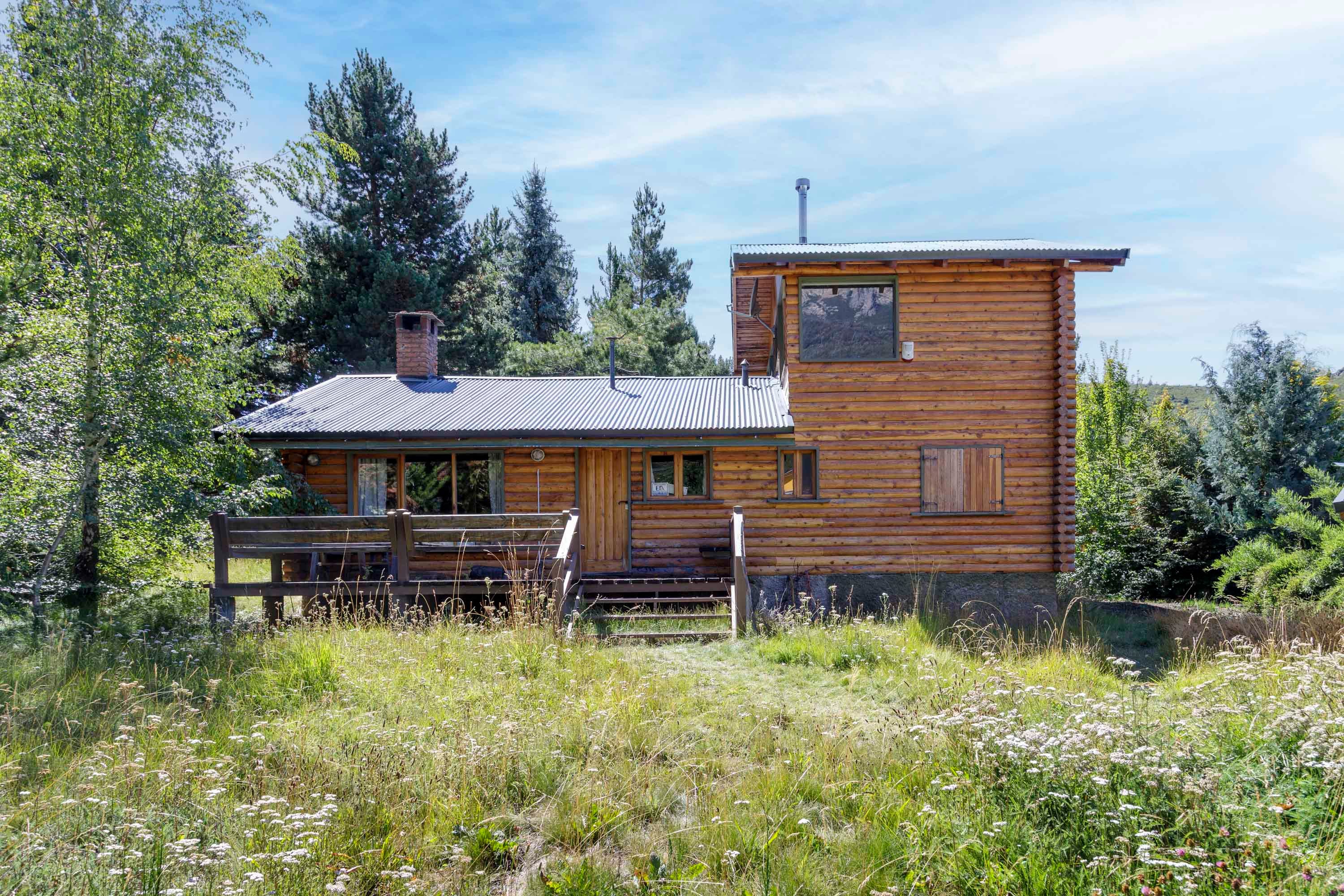 “Por esas cosas de estar en la zona, mi marido se enteró de que hacían el loteo de Villa Cerro Catedral y me propuso que compráramos. ‘Bueno’, le dije. ‘Pero hagamos algo sencillo, prefabricado’. De eso, hace 45 años”.