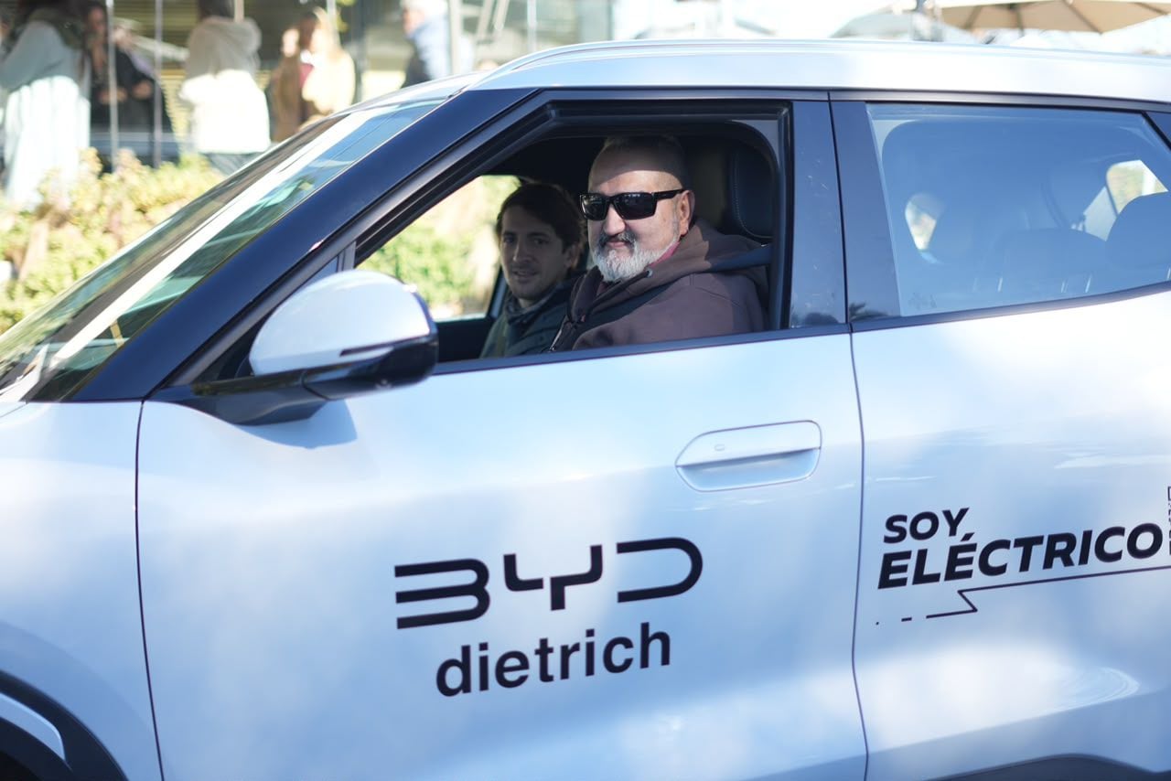 Uno de los taxistas que realizó el test drive