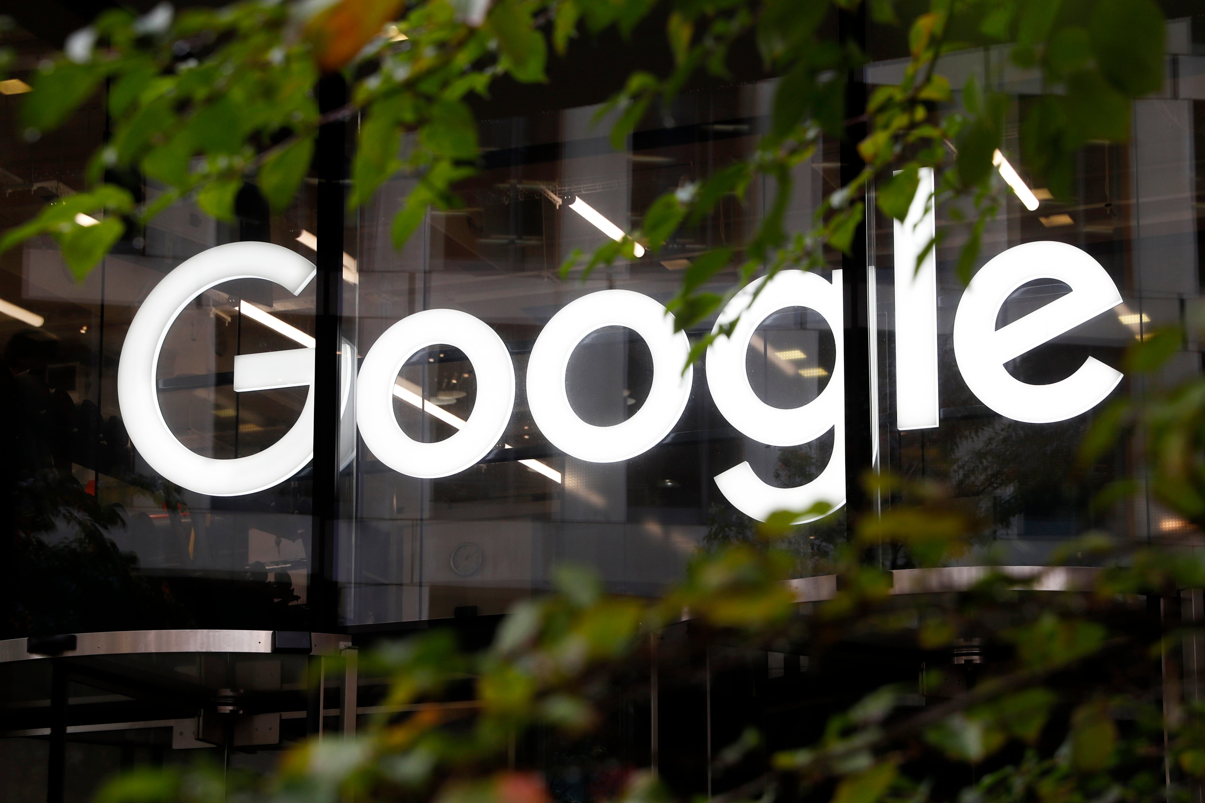 El logo de Google en sus oficinas de Granary Square, el 1 de noviembre de 2018, en Londres
